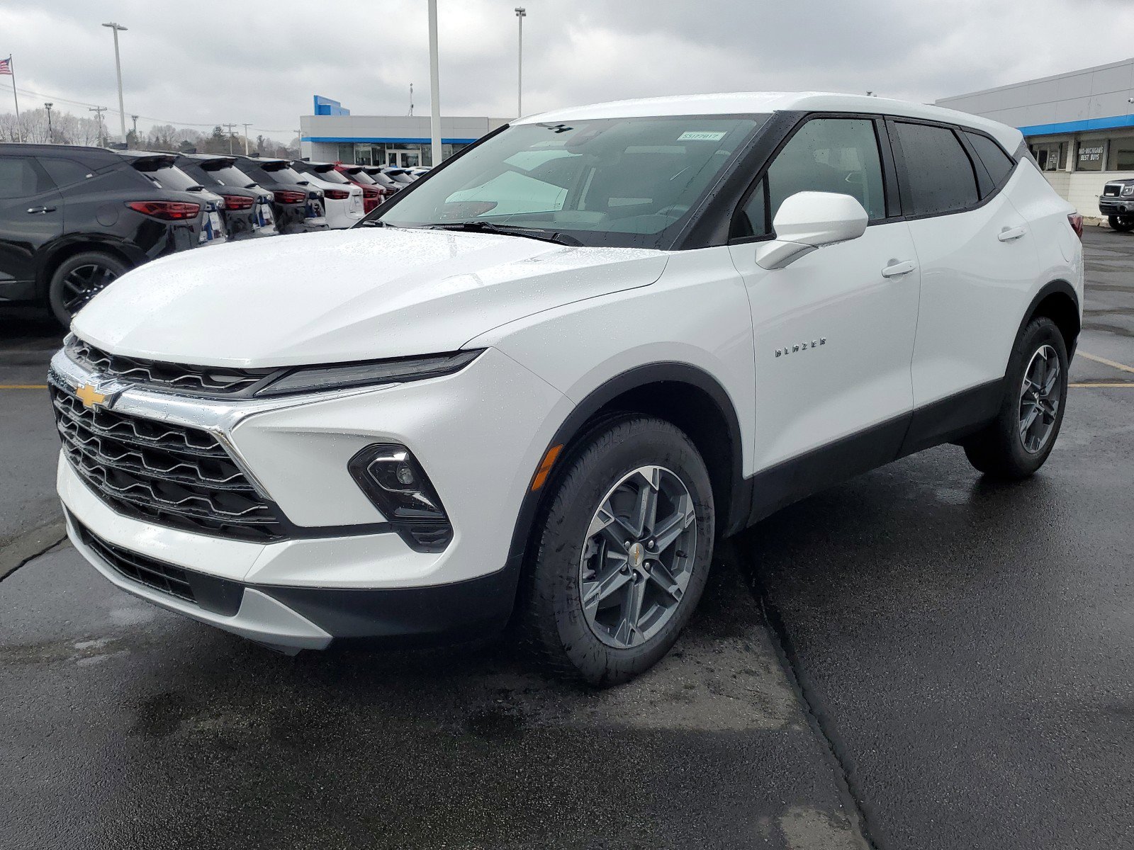 2025 Chevrolet Blazer 2LT photo 2