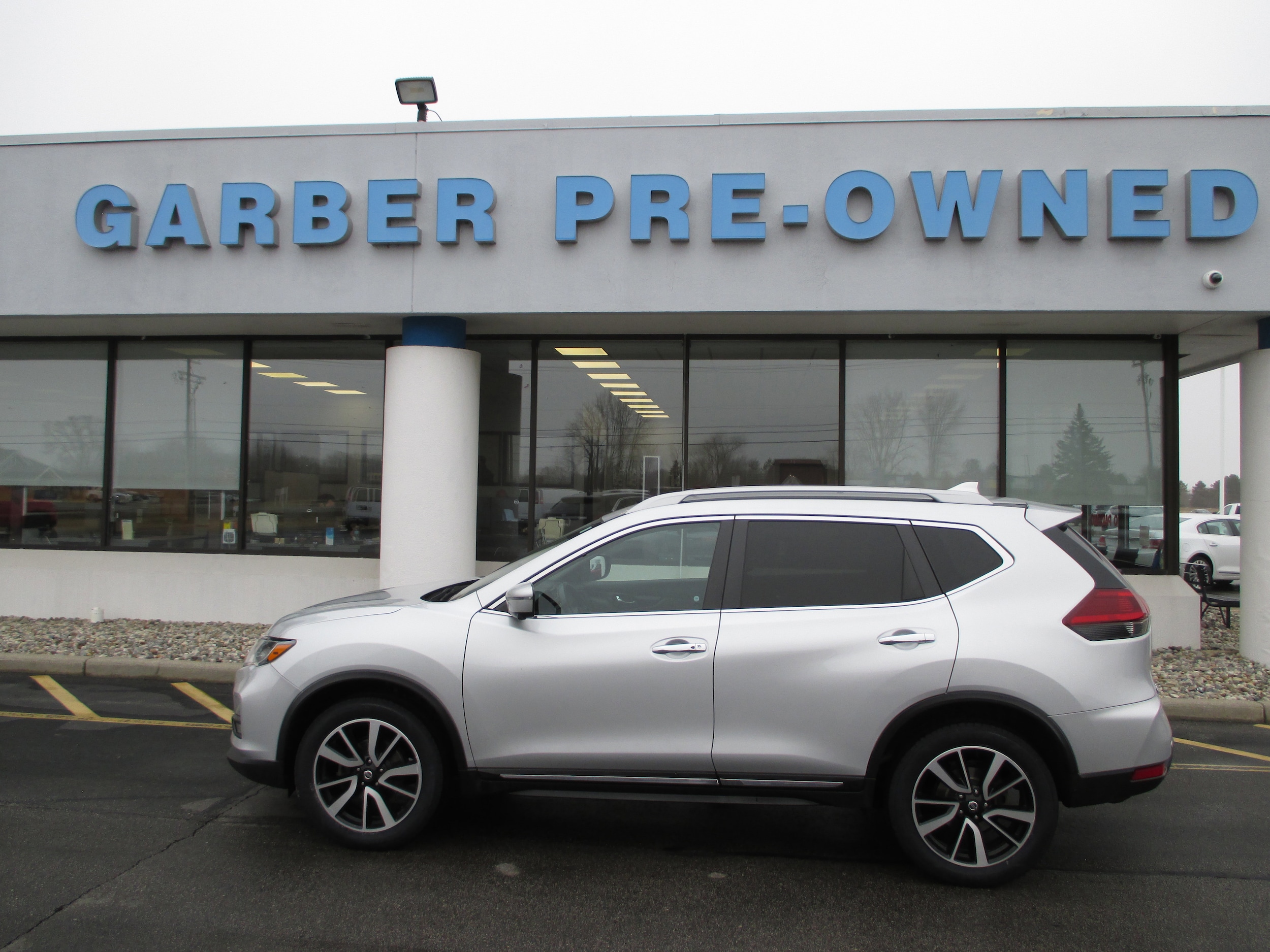 Used 2019 Nissan Rogue SL with VIN 5N1AT2MVXKC805045 for sale in Saginaw, MI