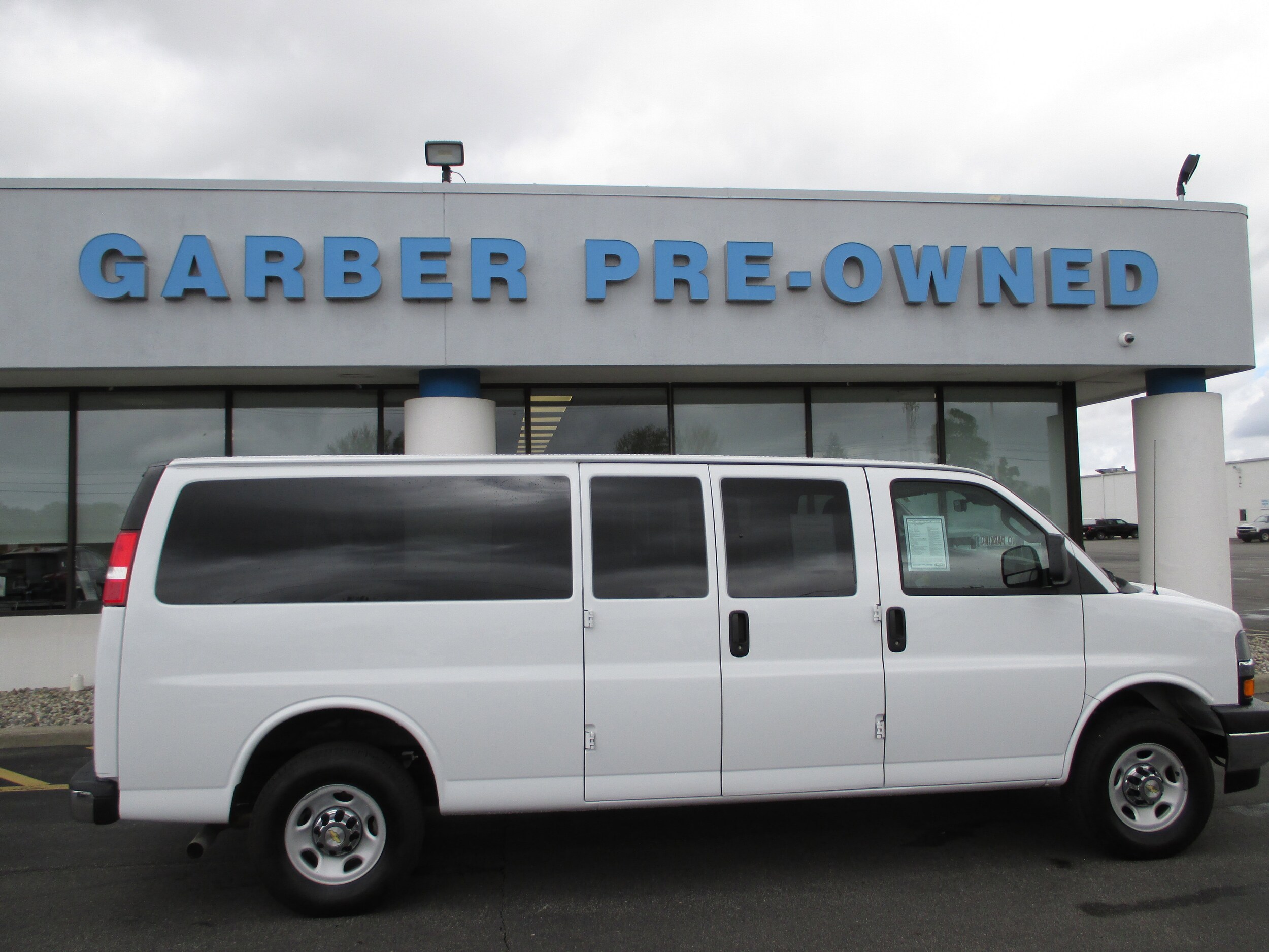 Used 2024 Chevrolet Express Passenger LT with VIN 1GAZGPFP9R1216266 for sale in Saginaw, MI
