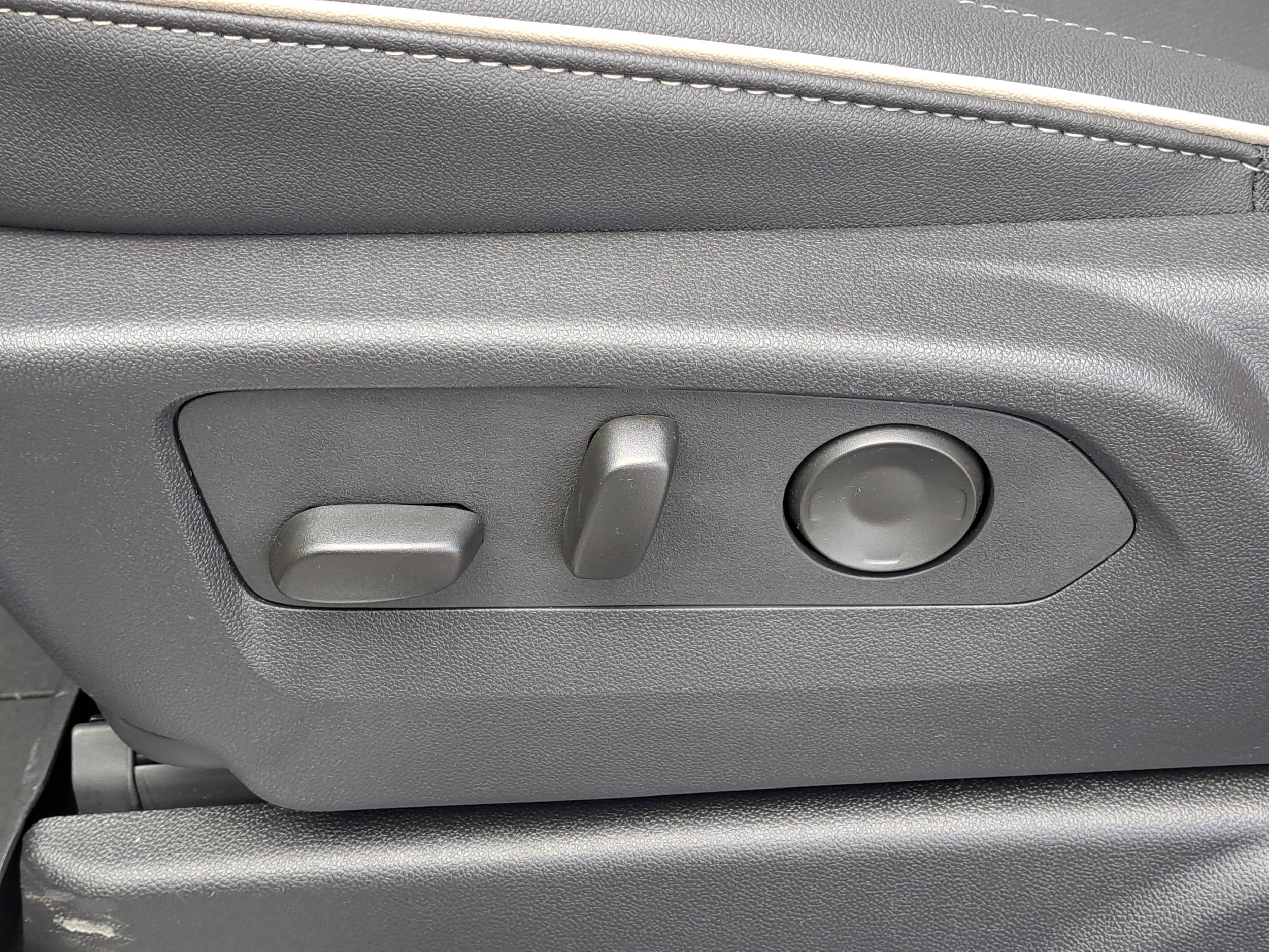 2025 Chevrolet Suburban Premier - Photo 6