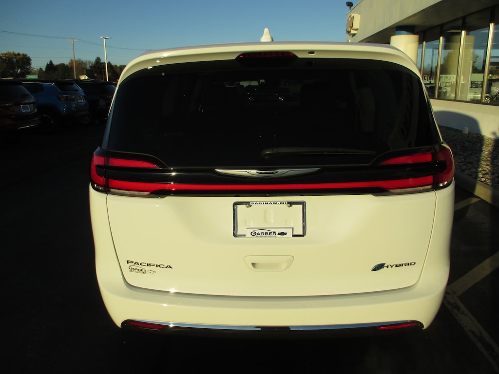 Used 2022 Chrysler Pacifica Hybrid Touring L Van Passenger Van