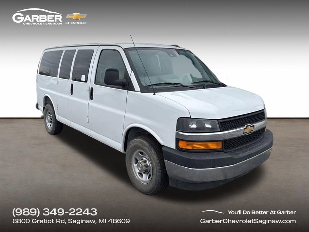2025 Chevrolet Express 2500 LT's photo