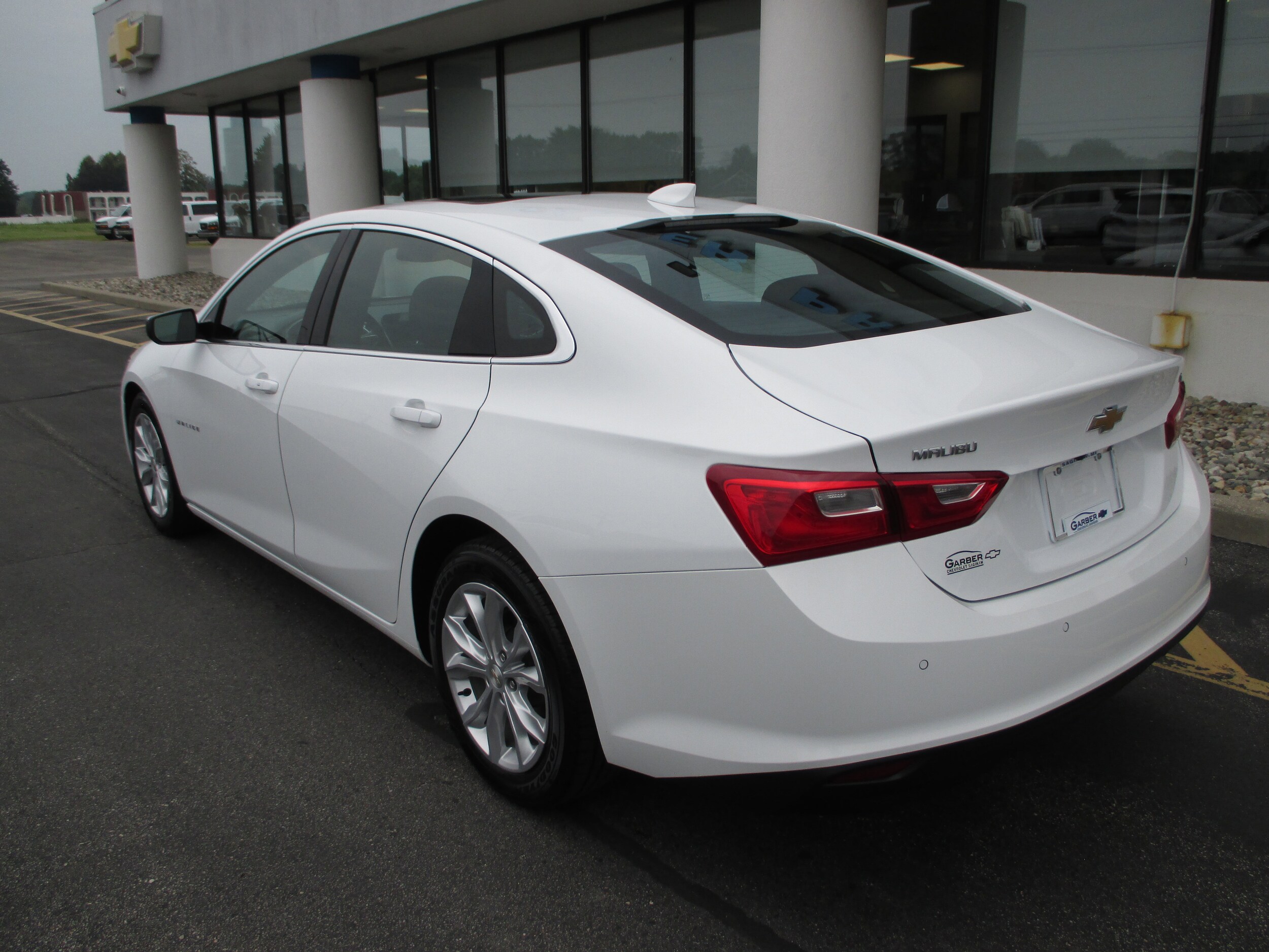 2024 Chevrolet Malibu 1LT photo 2