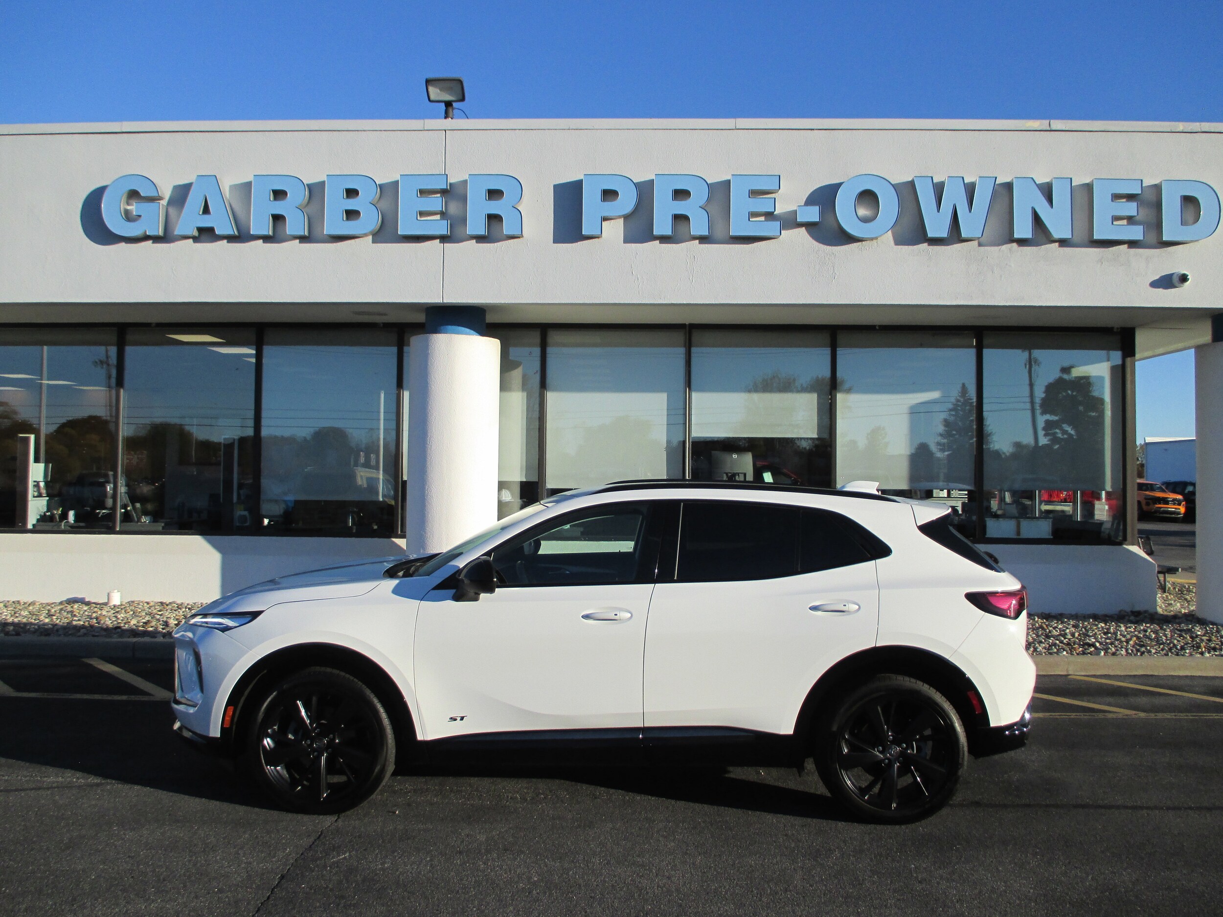 2025 Buick Envision Sport Touring photo 2