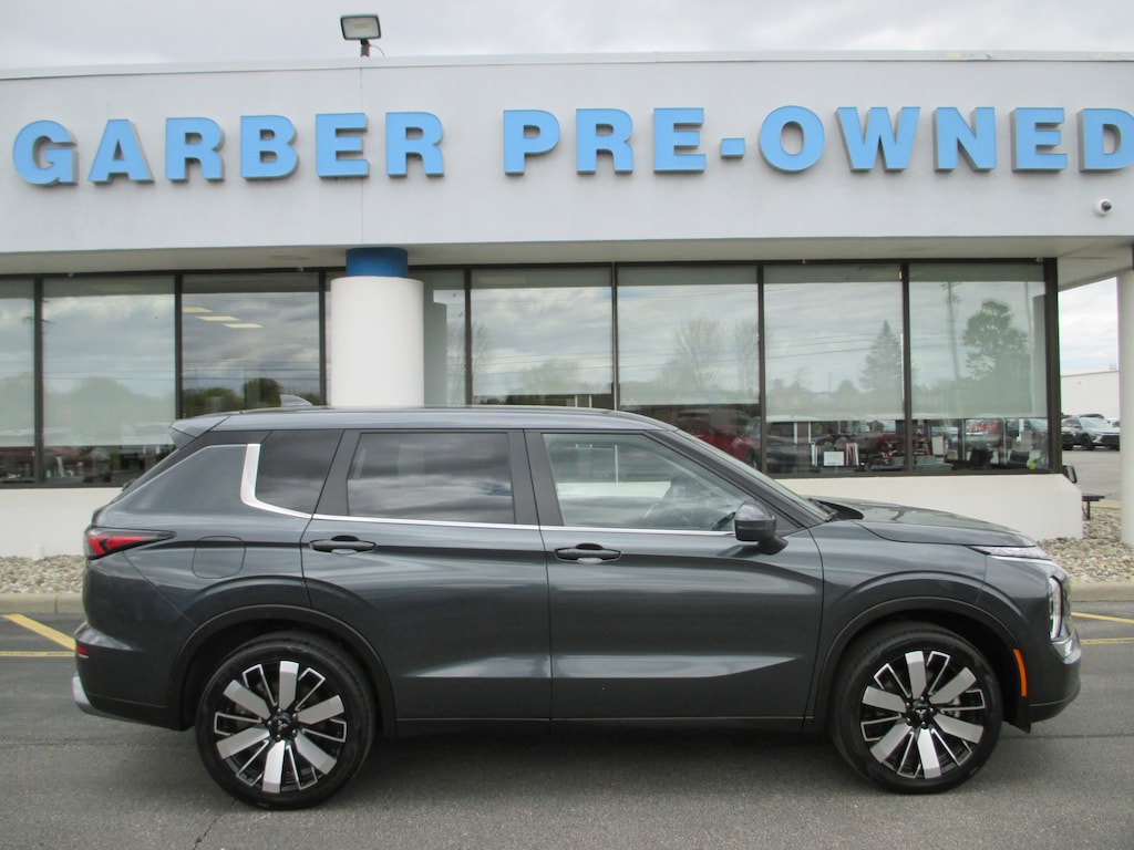 Used 2025 Mitsubishi Outlander SE SUV