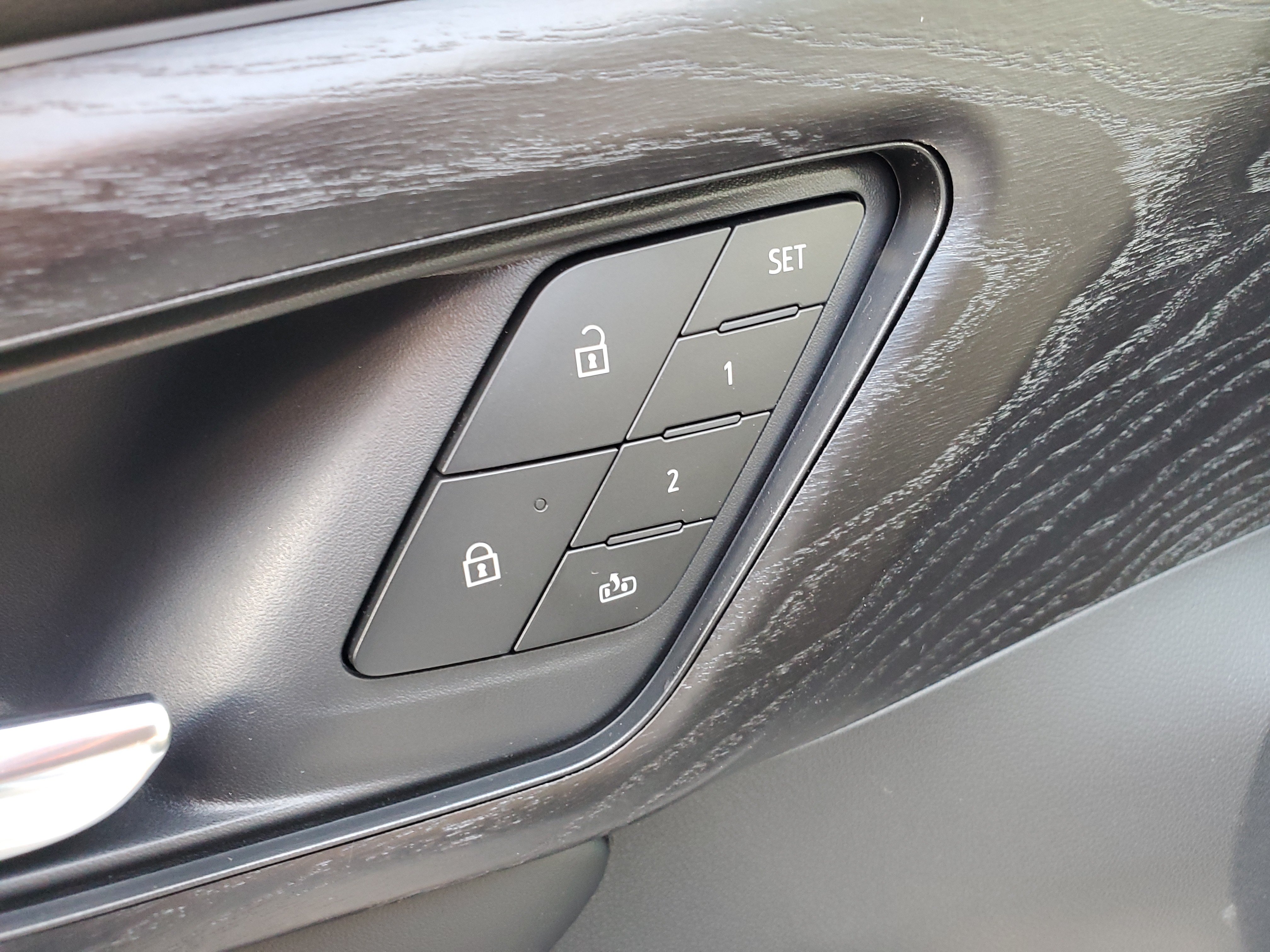 2027 Chevrolet Traverse High Country - Photo 22