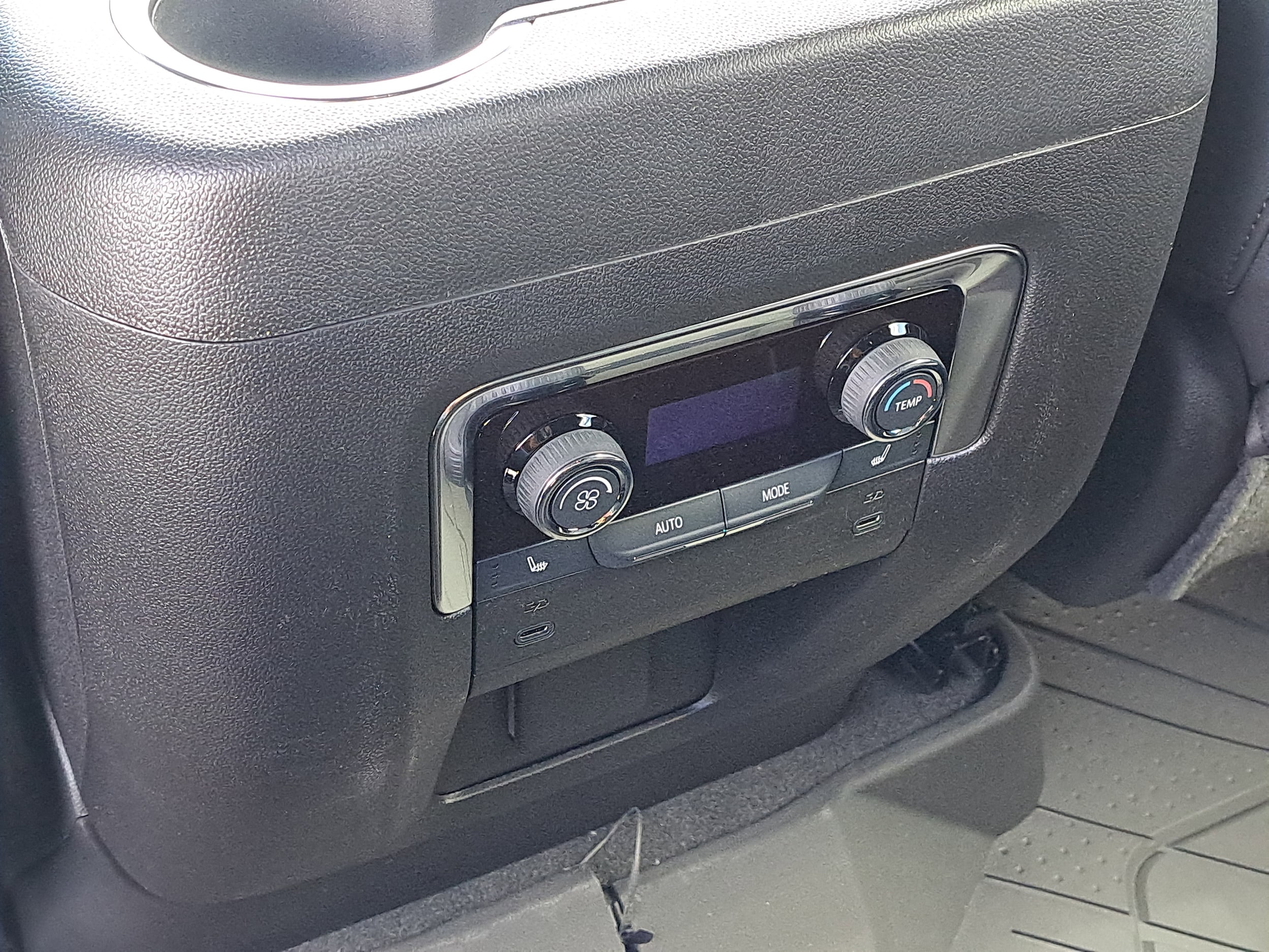 2025 Chevrolet Suburban Premier - Photo 22
