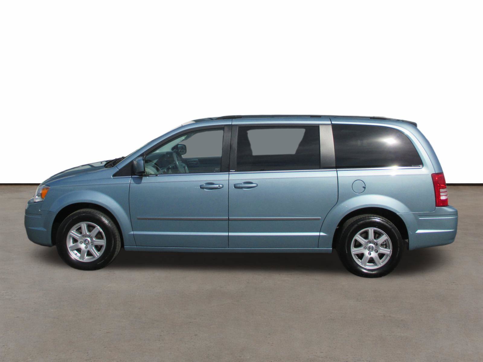 Used 2010 Chrysler Town & Country Touring with VIN 2A4RR5D14AR198130 for sale in Saginaw, MI