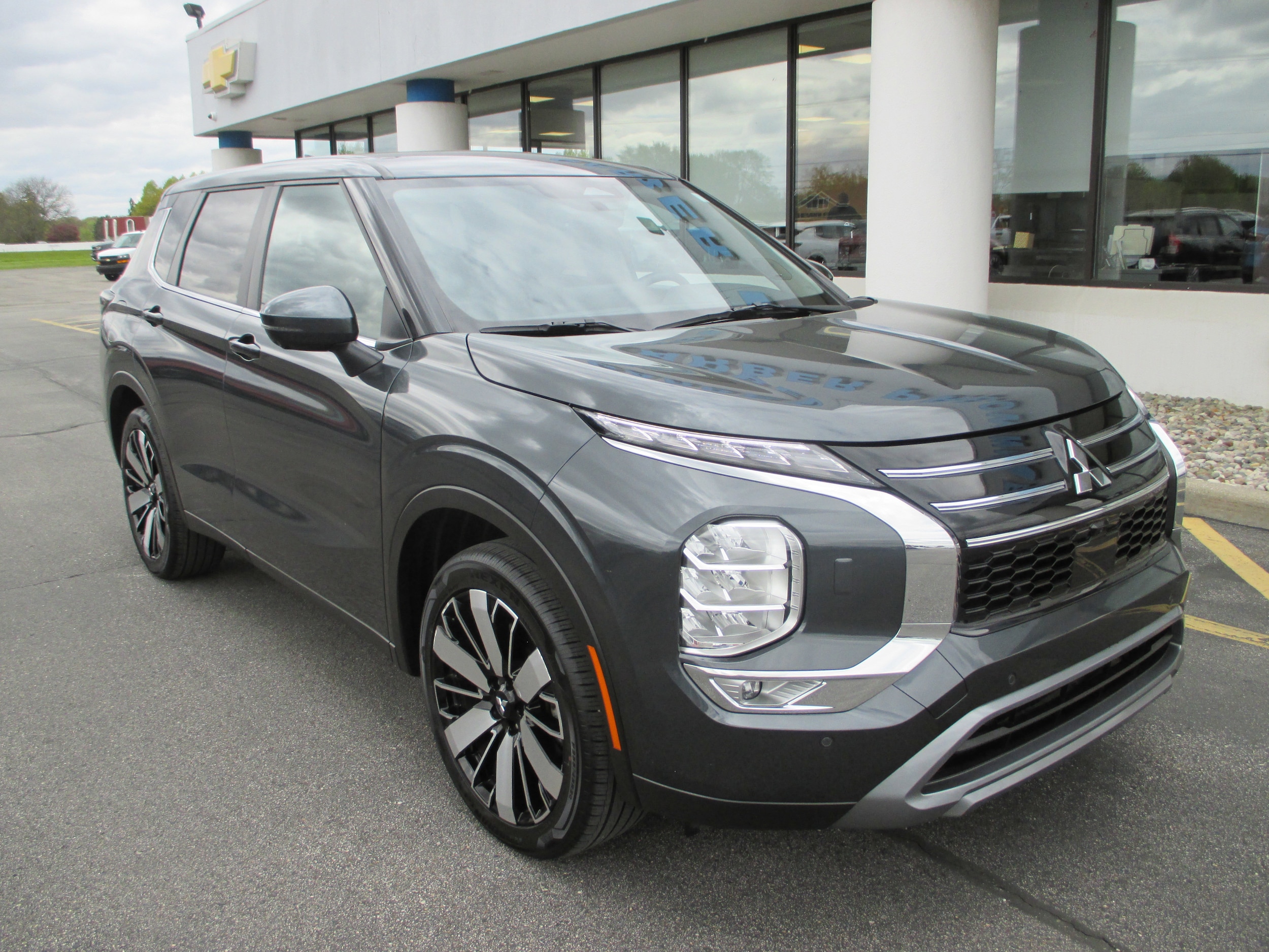 2025 Mitsubishi Outlander SE S-AWC's photo