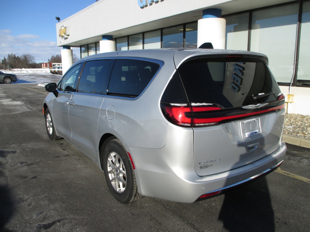 Used 2024 Chrysler Pacifica Touring L Van Passenger Van