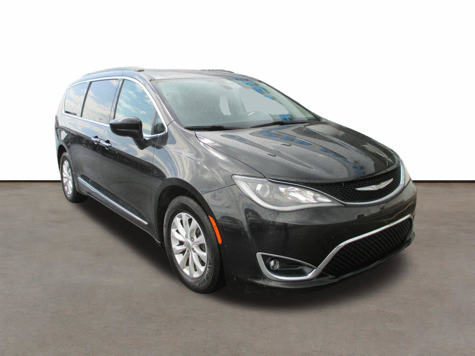 2017 Chrysler Pacifica Touring-L's photo
