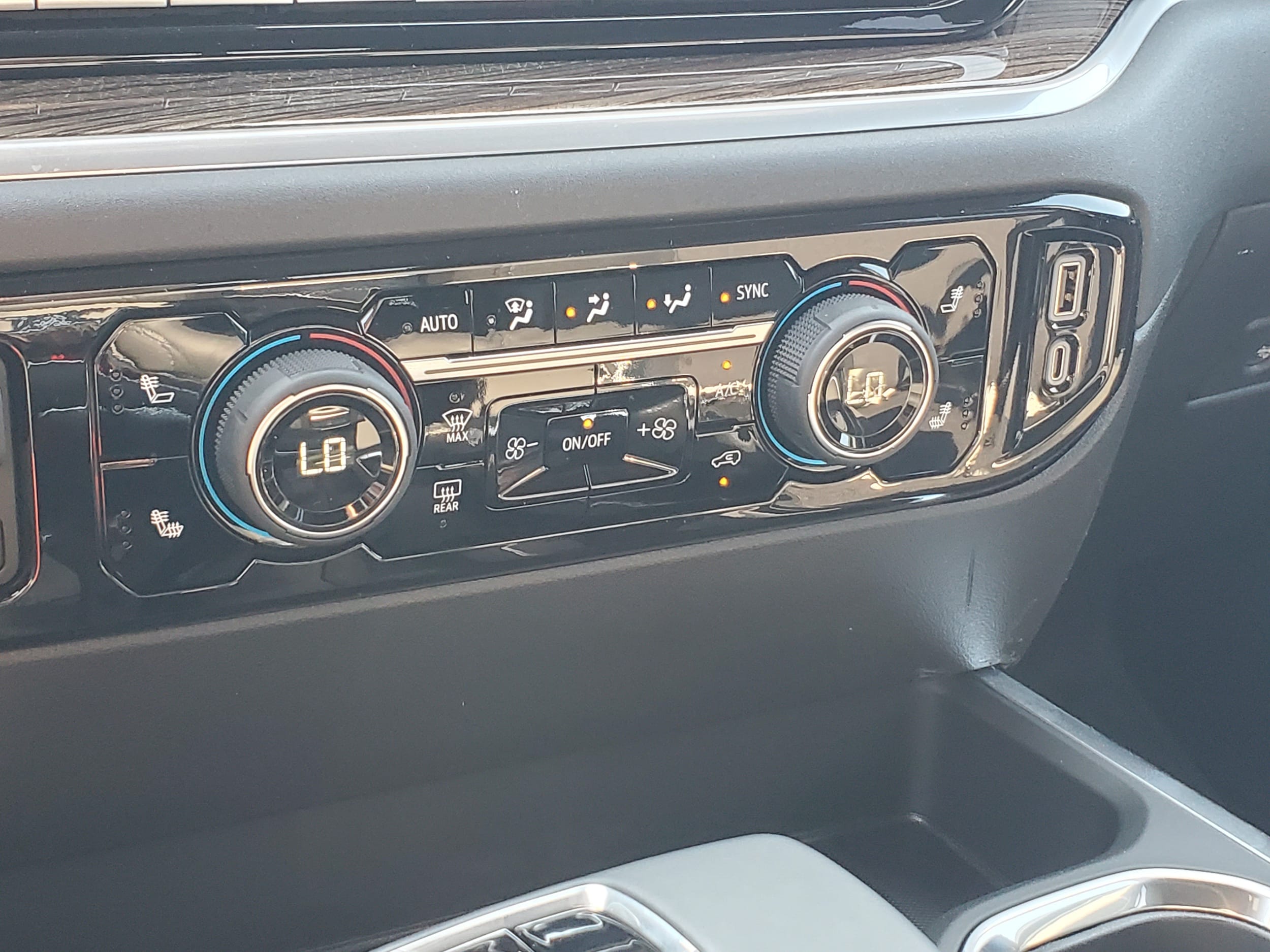 2026 Chevrolet Silverado 1500 RST - Photo 18