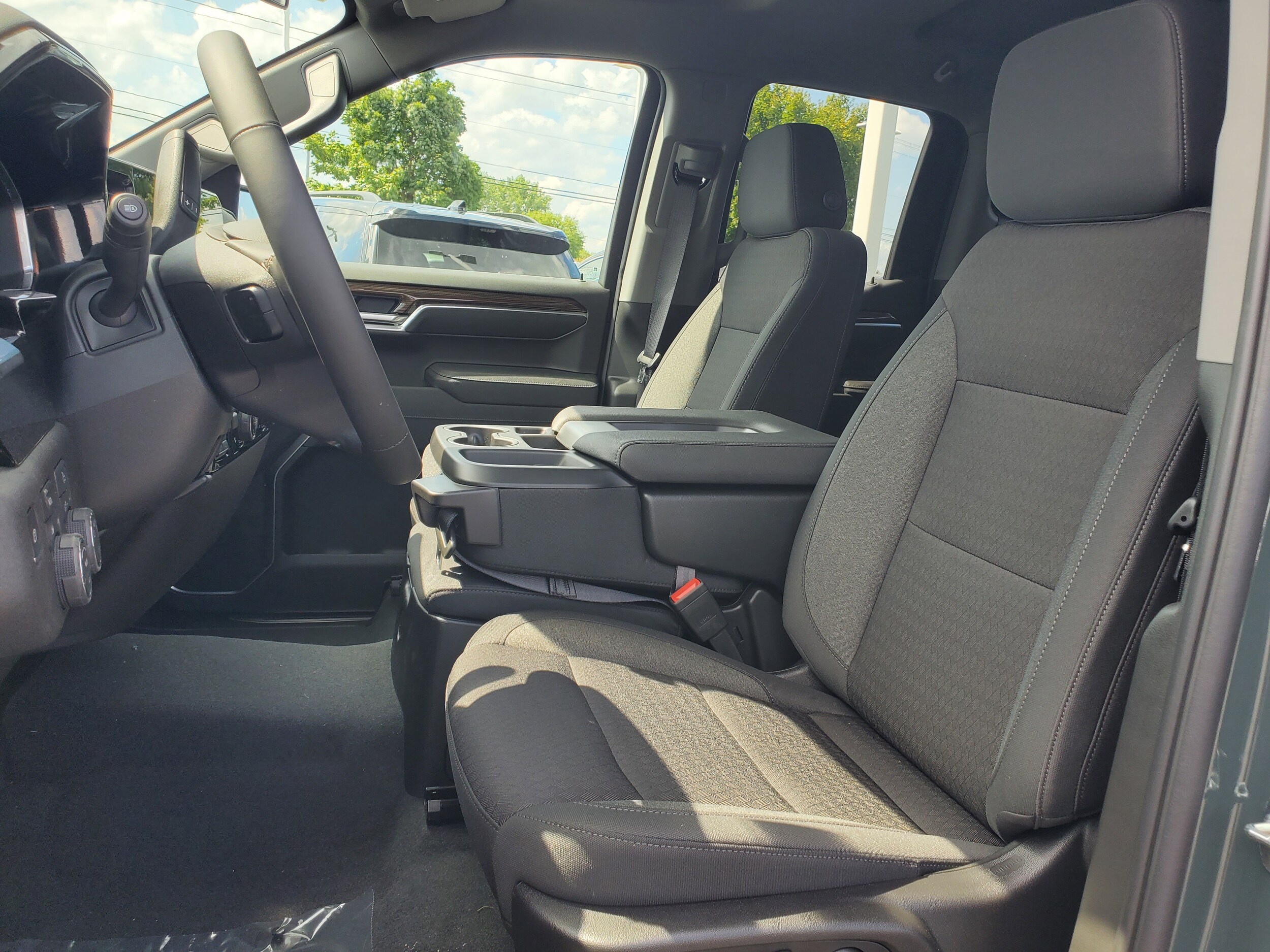 2026 Chevrolet Silverado 1500 LT photo 4