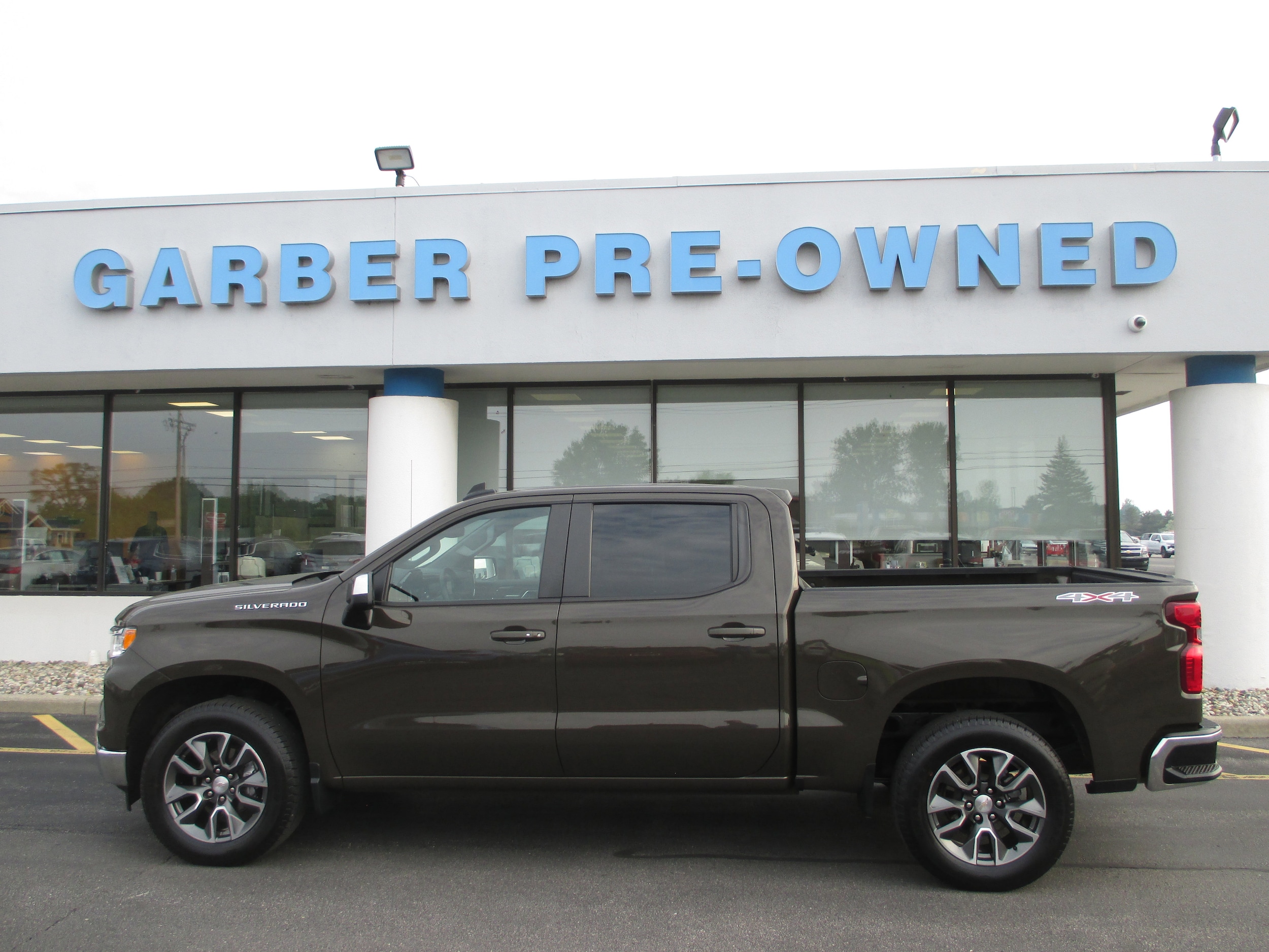 Used 2023 Chevrolet Silverado 1500 LT with VIN 1GCPDKEK8PZ208089 for sale in Saginaw, MI