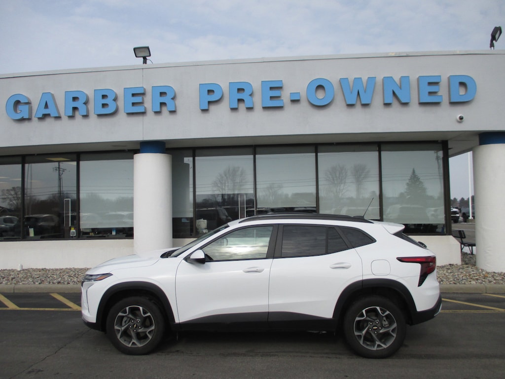 Used 2025 Chevrolet Trax LT SUV