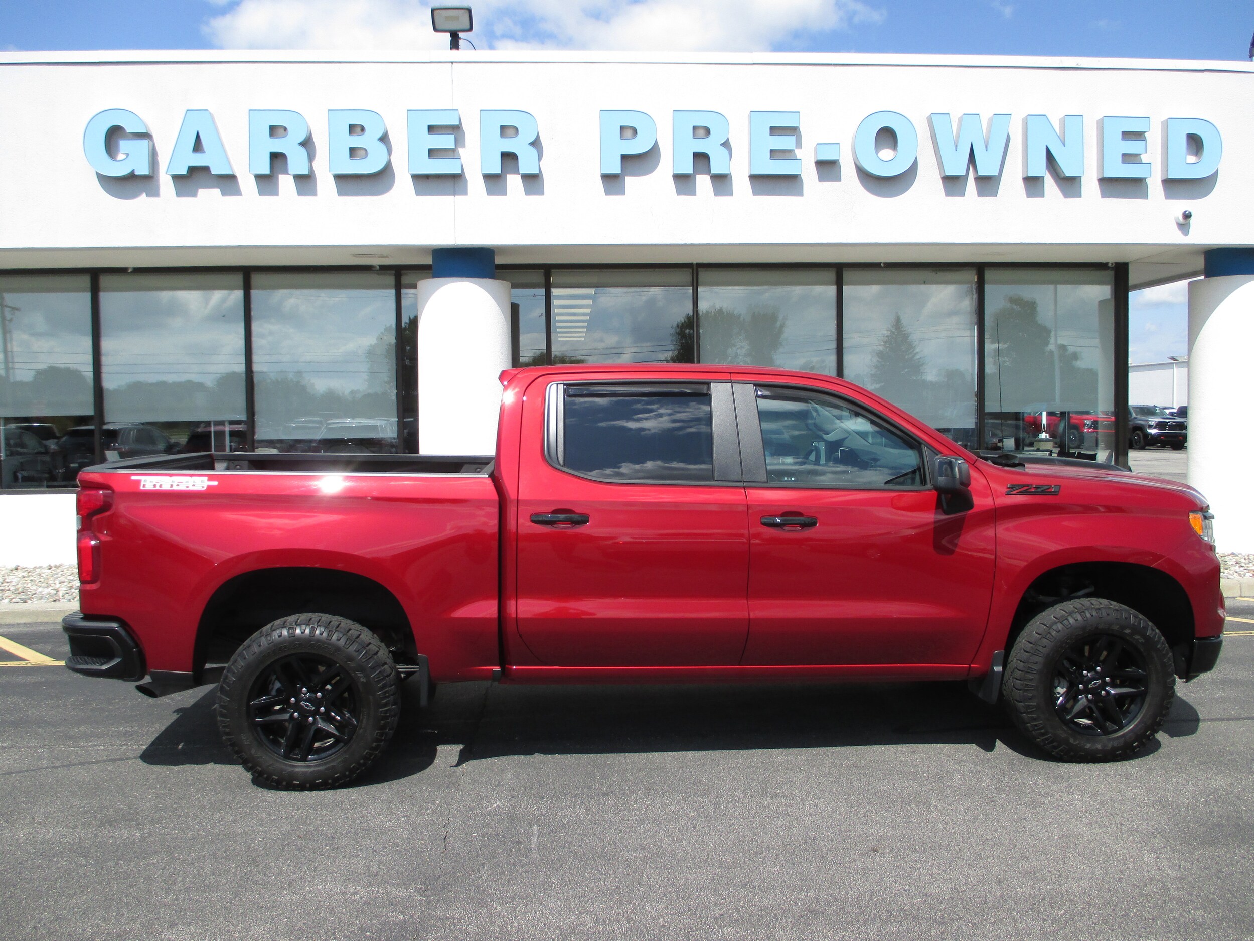 2023 Chevrolet Silverado 1500 LT Trail Boss photo 2