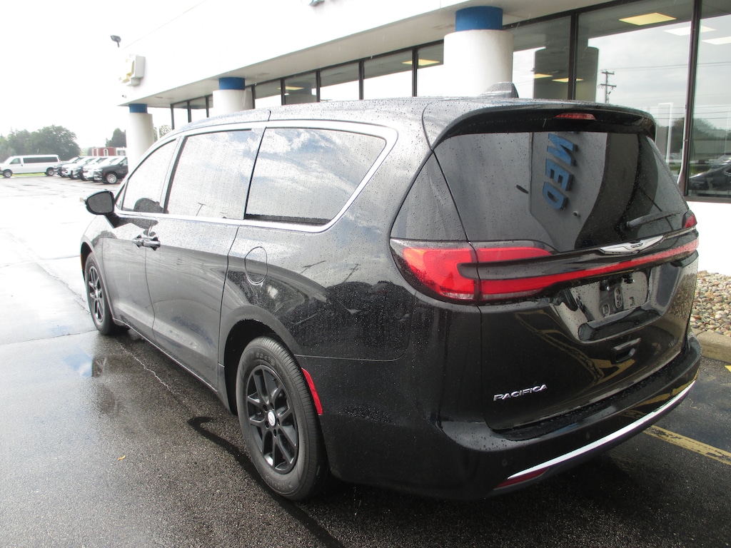 Used 2026 Chrysler Pacifica Select Van Passenger Van