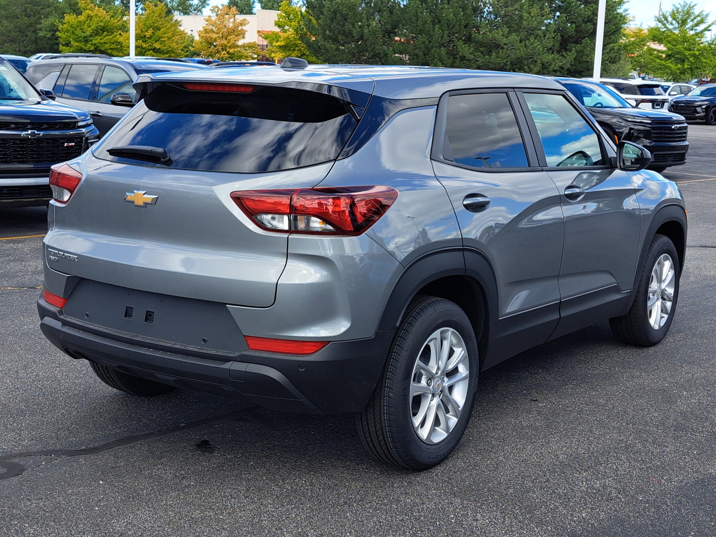 2026 Chevrolet Trailblazer LS photo 3