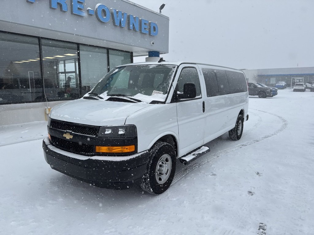 2023 Chevrolet Express Passenger LS's photo