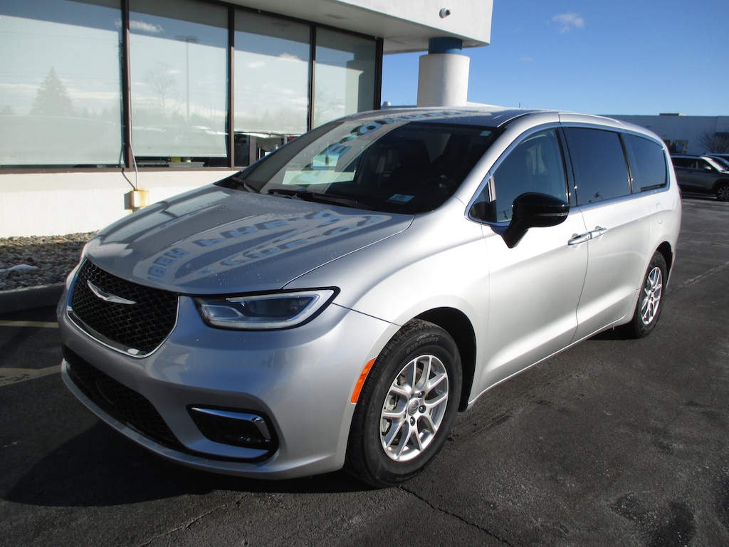 Used 2024 Chrysler Pacifica Touring L Van Passenger Van