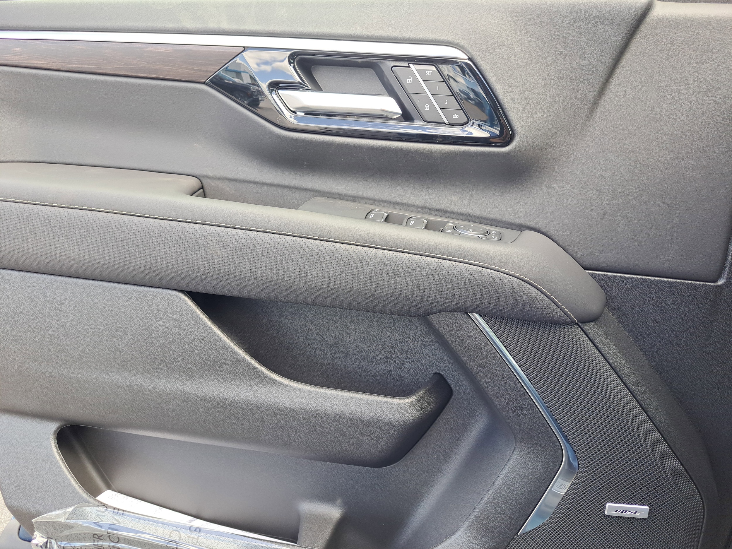 2025 Chevrolet Suburban Premier - Photo 18