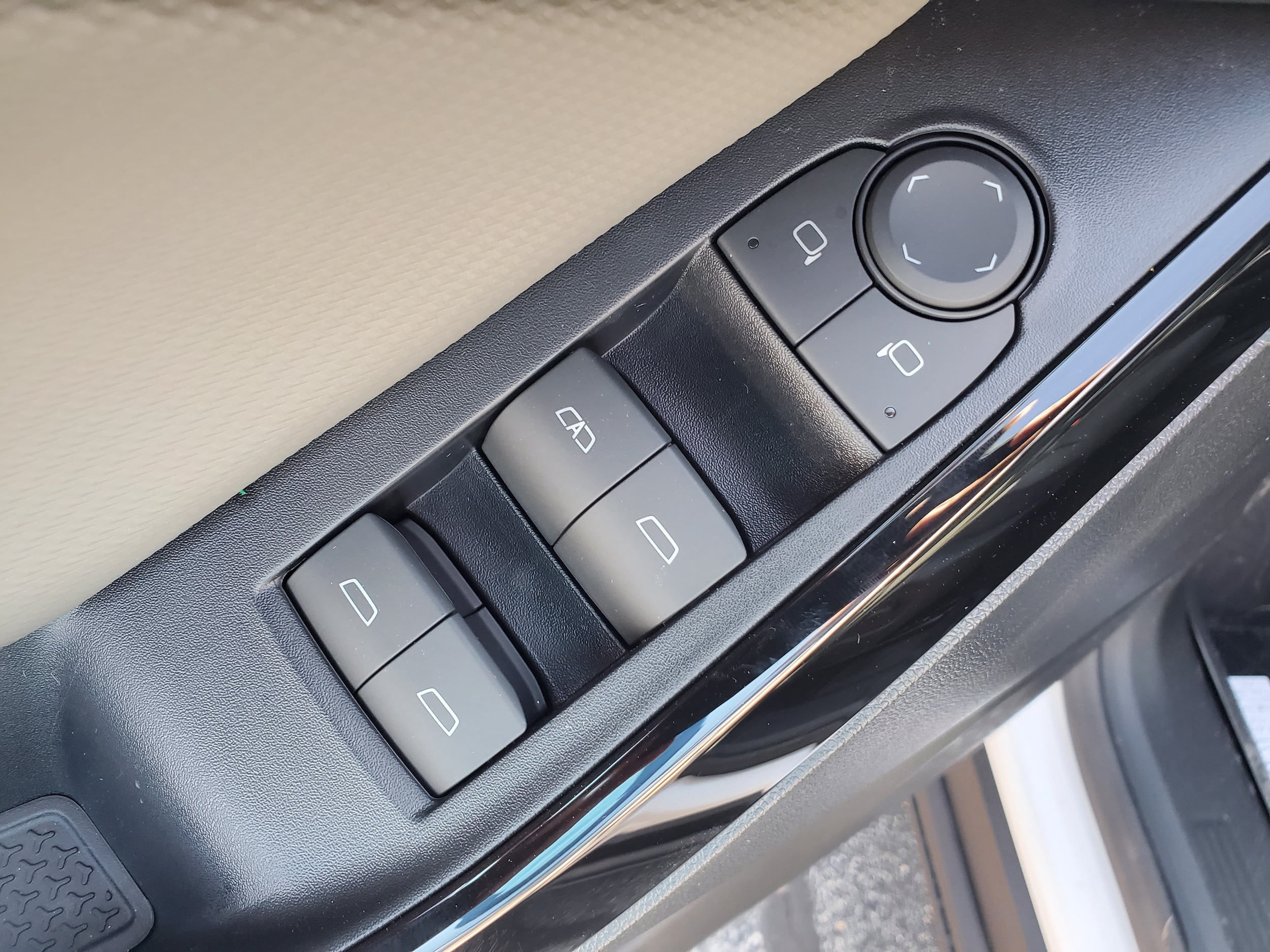 2027 Chevrolet Equinox LT - Photo 21