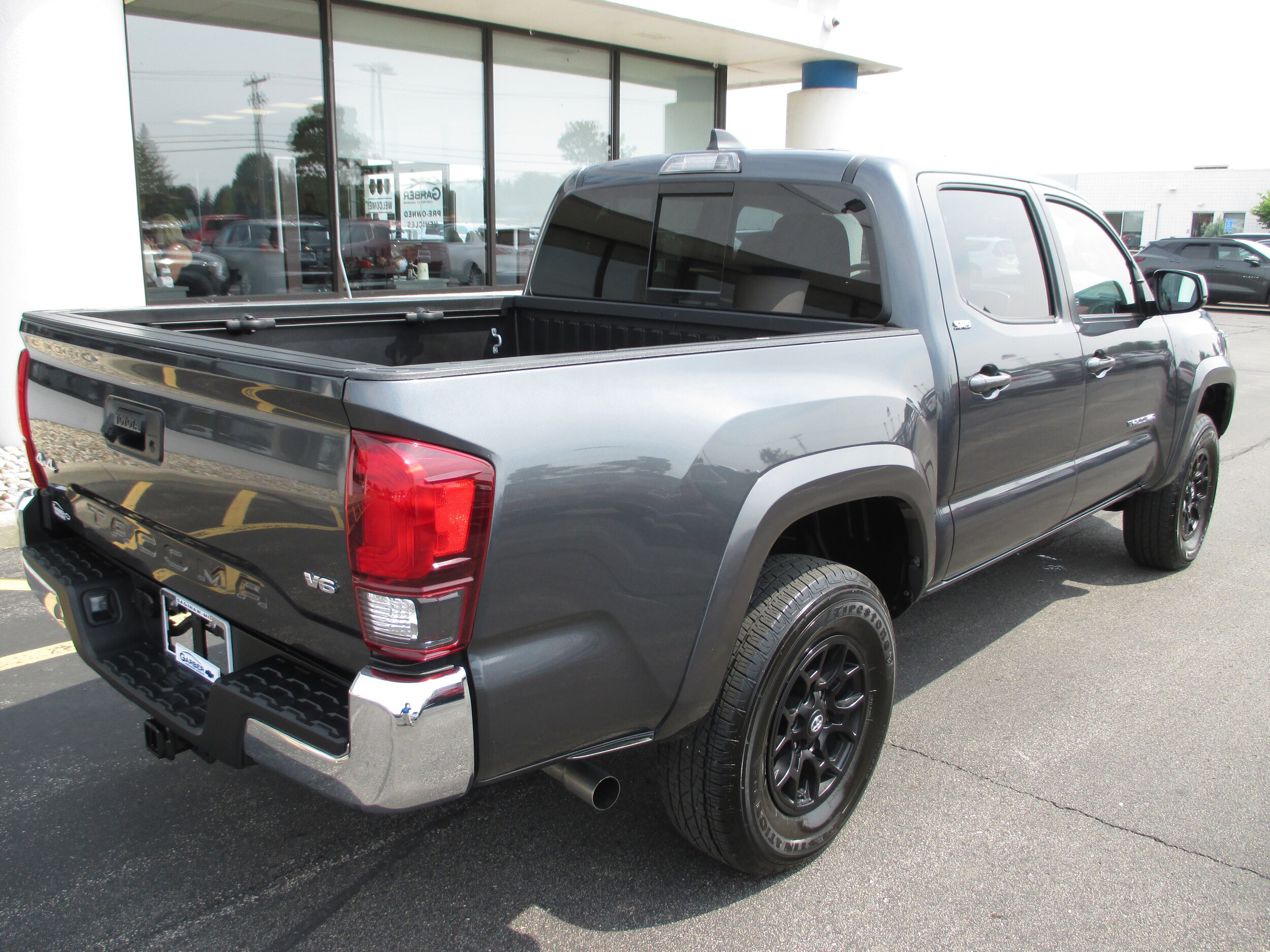 2022 Toyota Tacoma SR5 V6 photo 2