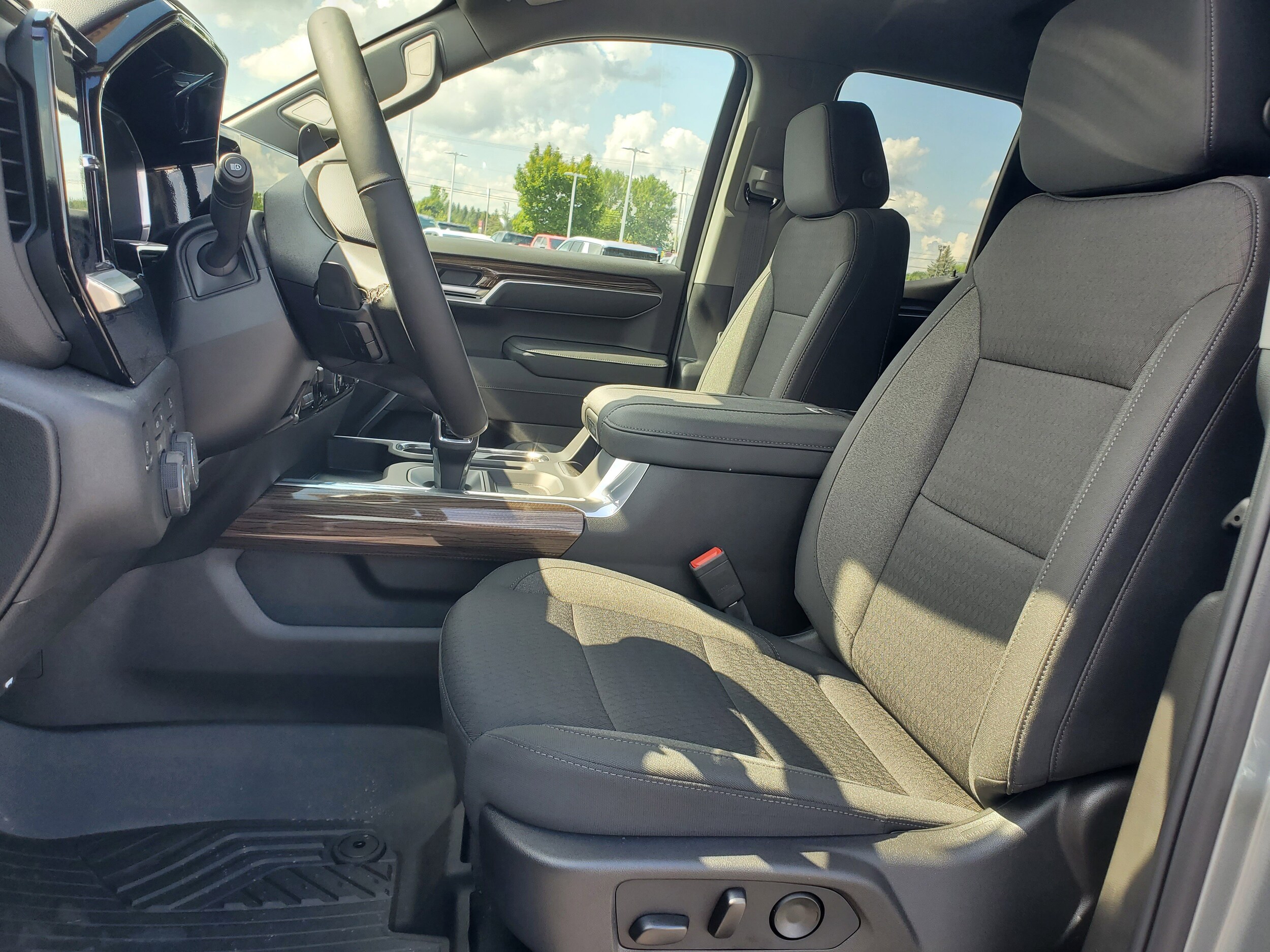 2026 Chevrolet Silverado 1500 LT photo 4