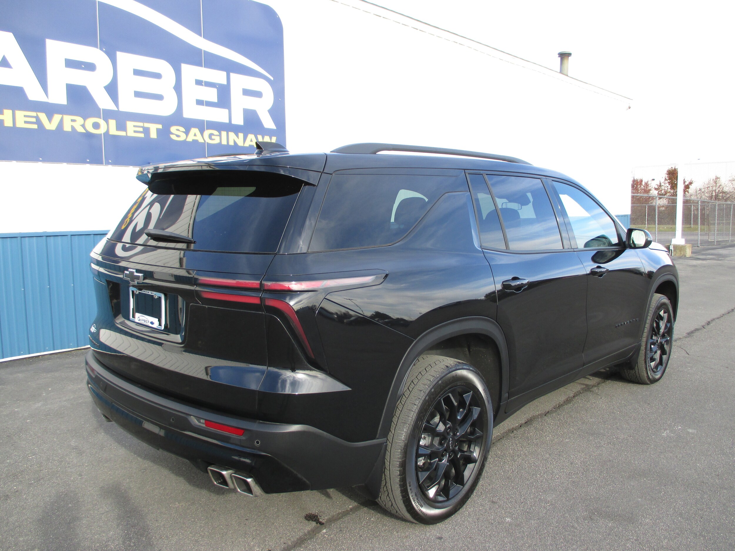 2025 Chevrolet Traverse photo 2