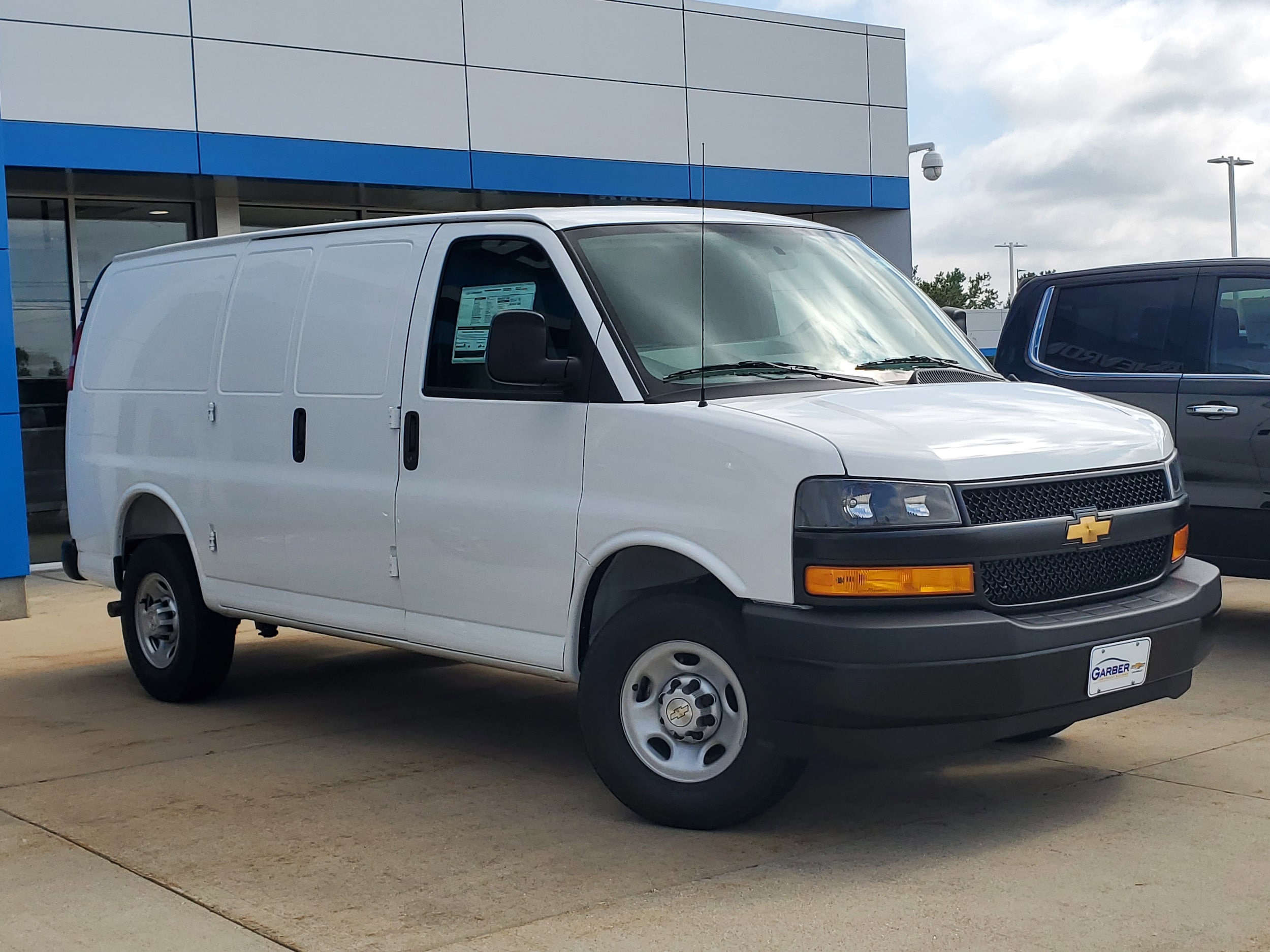2026 Chevrolet Express 2500 Work Van HD's photo