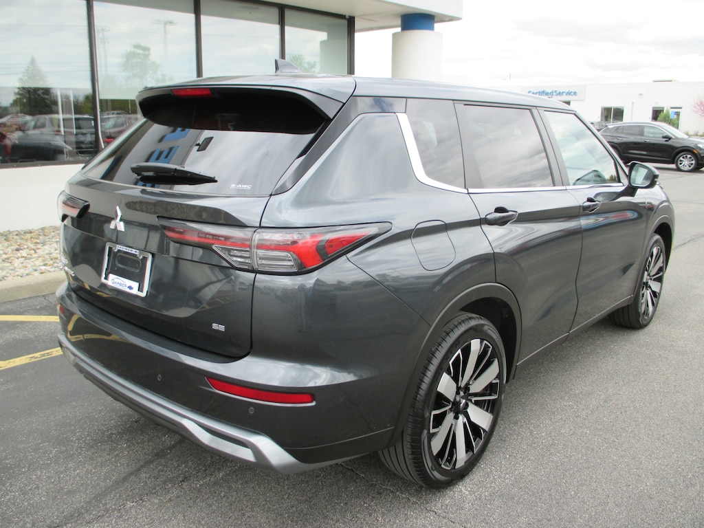 Used 2025 Mitsubishi Outlander SE SUV