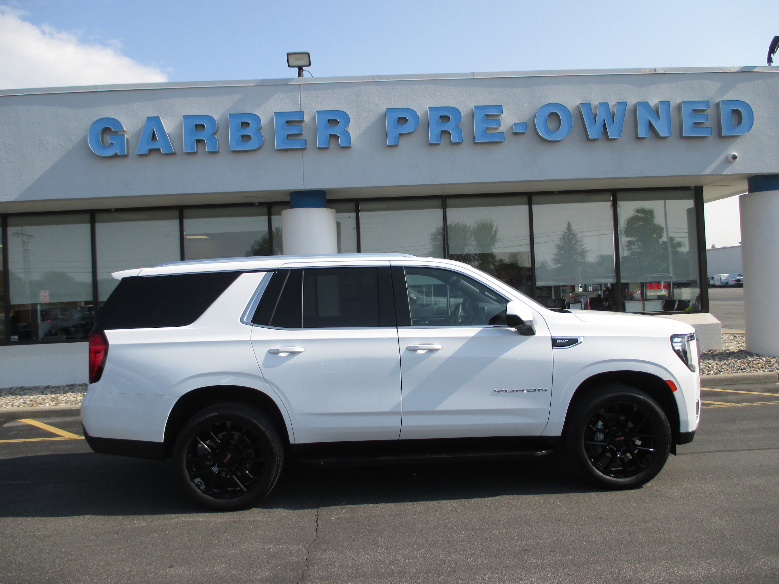 Used 2024 GMC Yukon SLE with VIN 1GKS2AKD2RR247235 for sale in Saginaw, MI