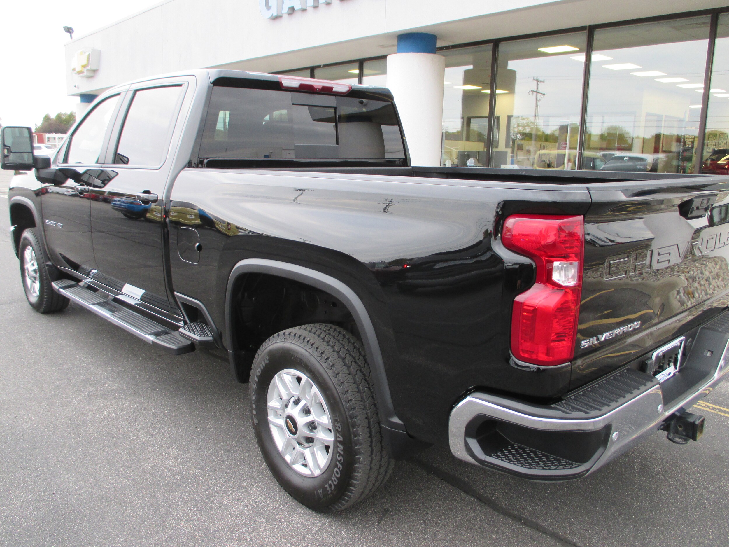 2025 Chevrolet Silverado 2500HD LT photo 2