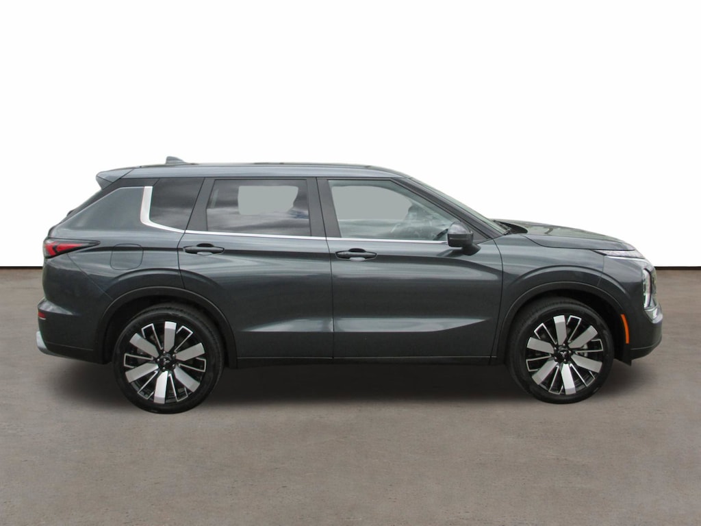 Used 2025 Mitsubishi Outlander SE SUV