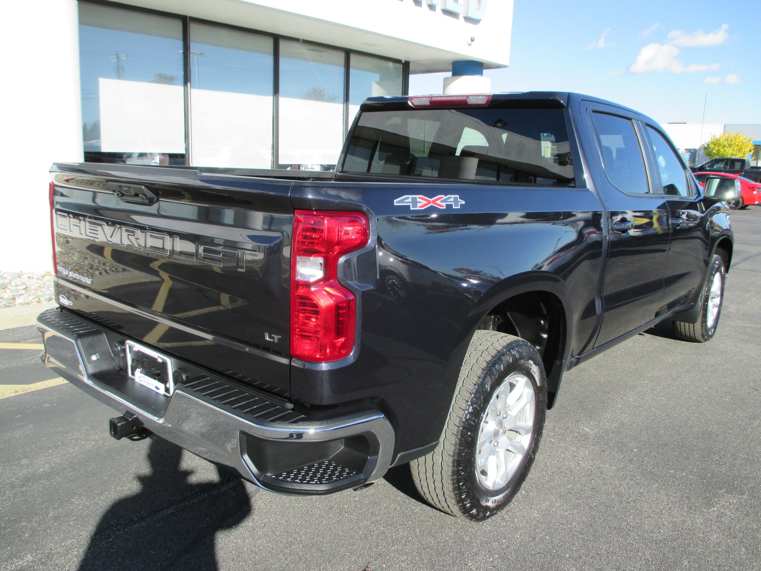 2022 Chevrolet Silverado LT photo 3