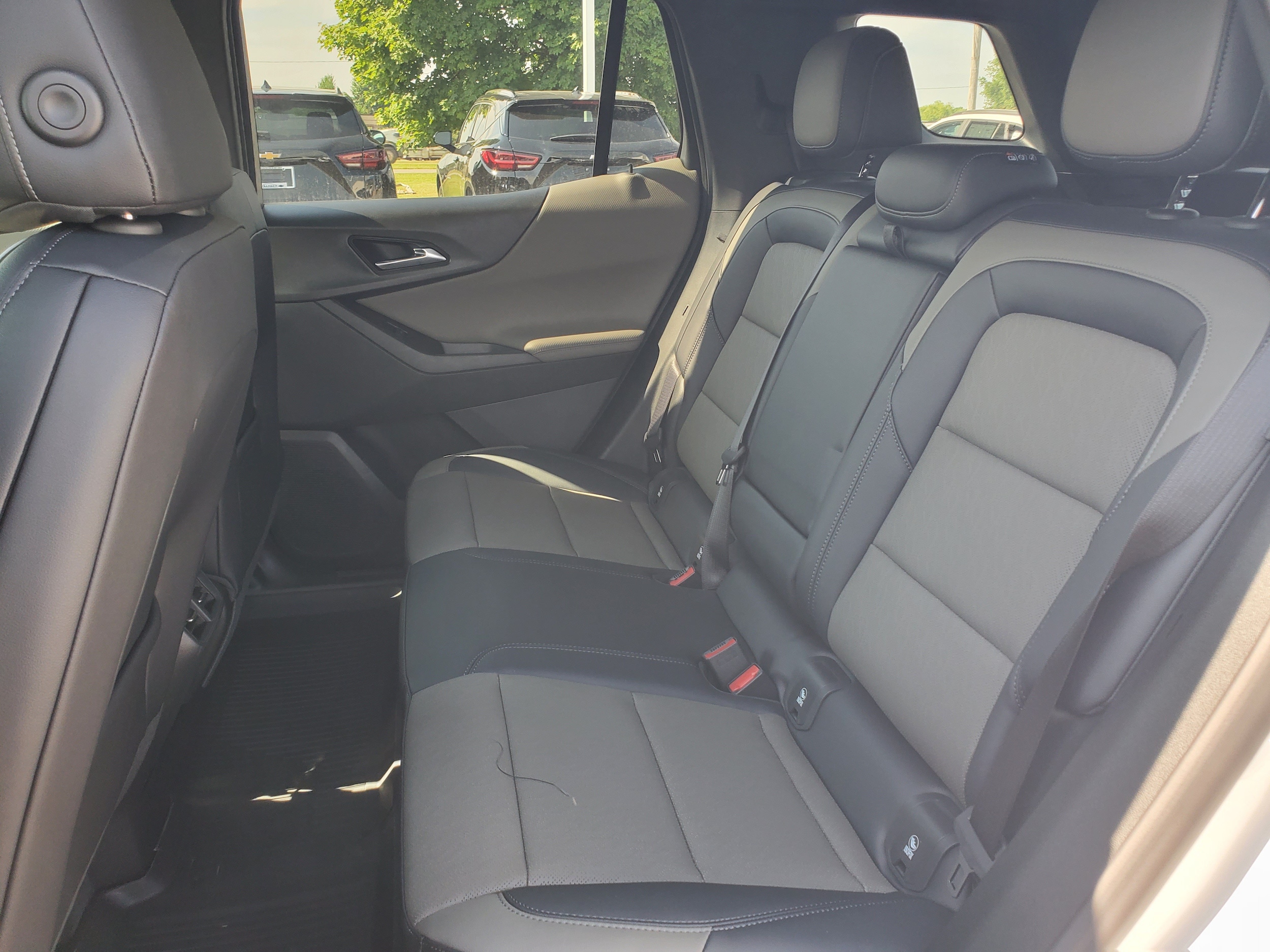 2027 Chevrolet Equinox LT - Photo 25