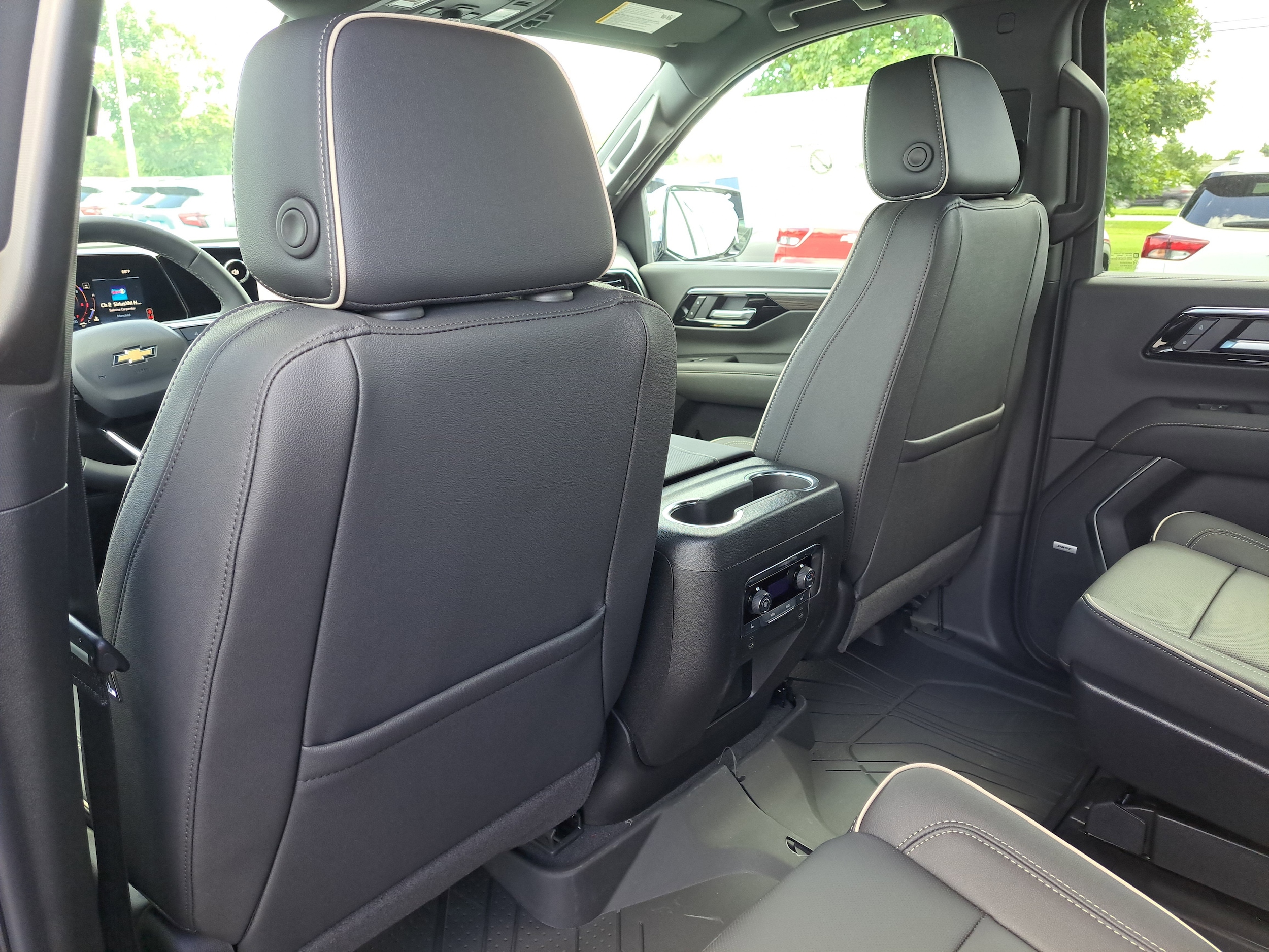 2025 Chevrolet Suburban Premier - Photo 21