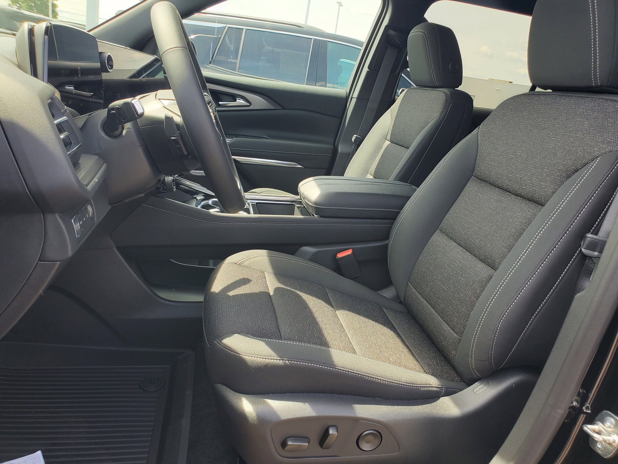 2026 Chevrolet Traverse photo 4