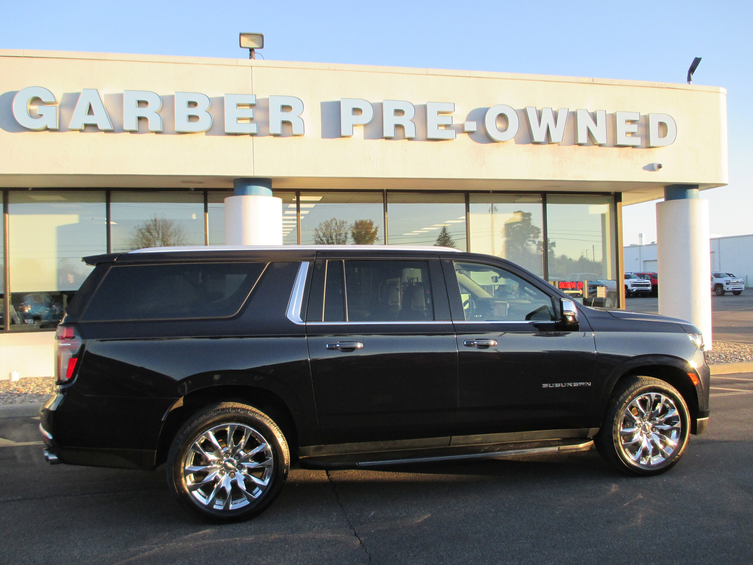 2021 Chevrolet Suburban Premier photo 2