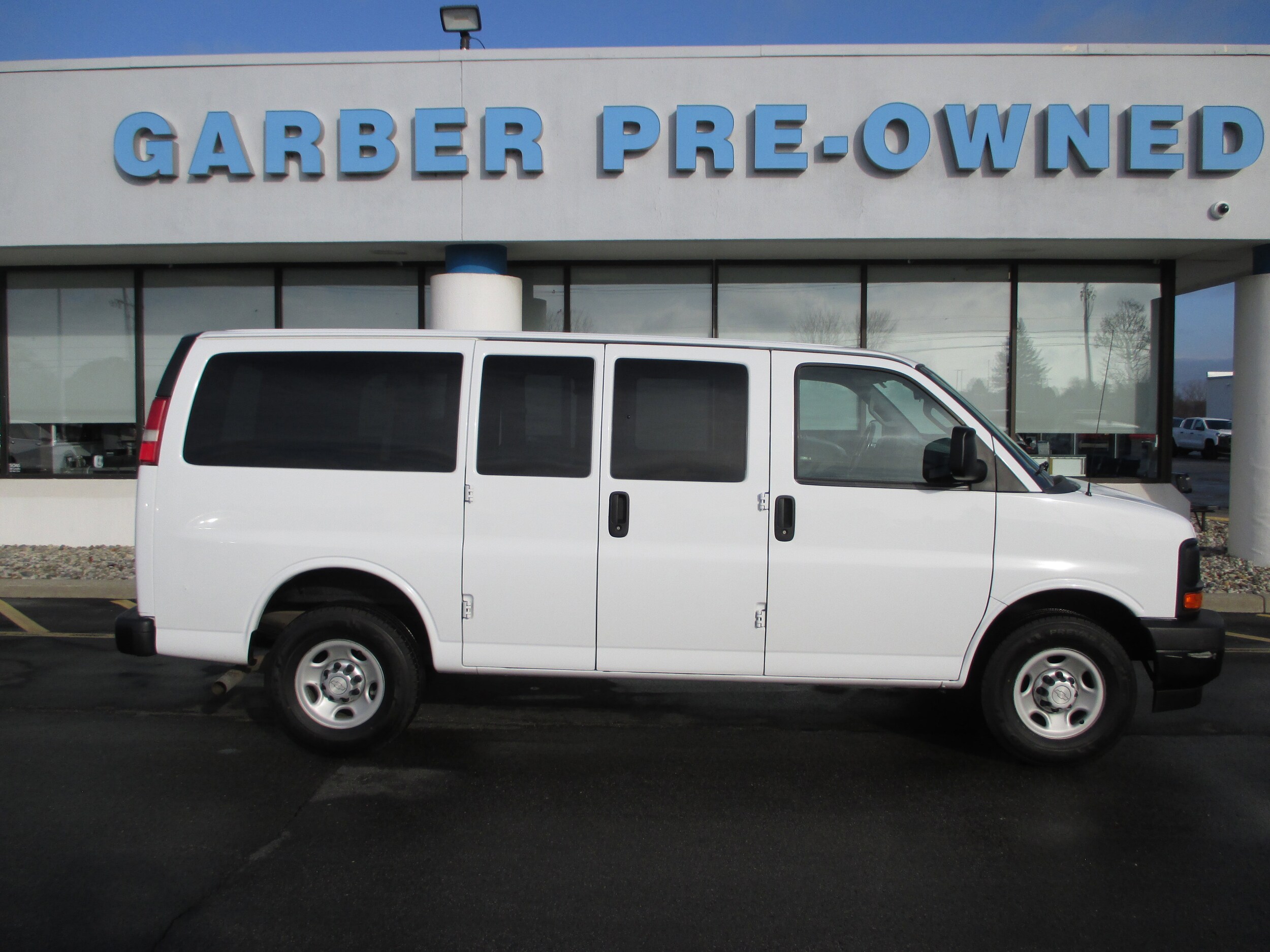2017 Chevrolet Express Passenger 2500 LS photo 2
