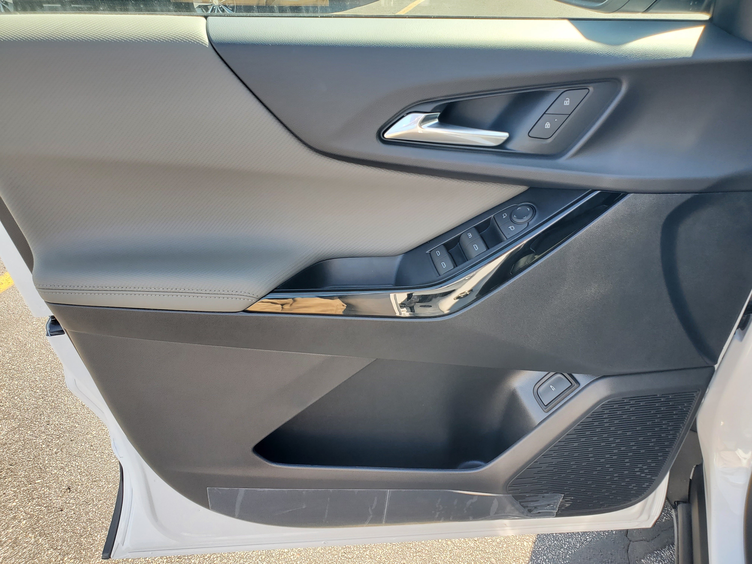 2027 Chevrolet Equinox LT - Photo 20