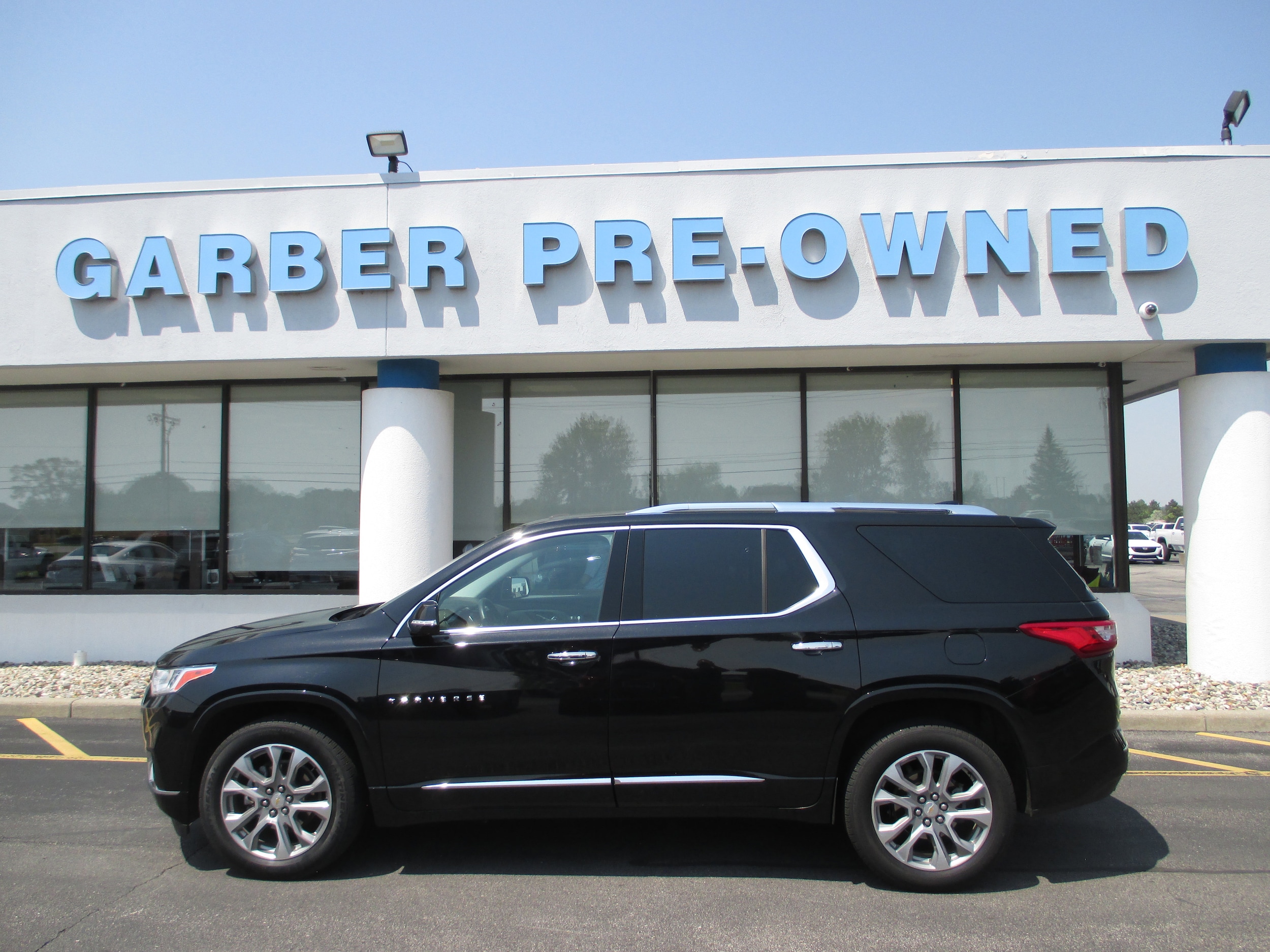 Used 2020 Chevrolet Traverse Premier with VIN 1GNEVKKW8LJ293284 for sale in Saginaw, MI