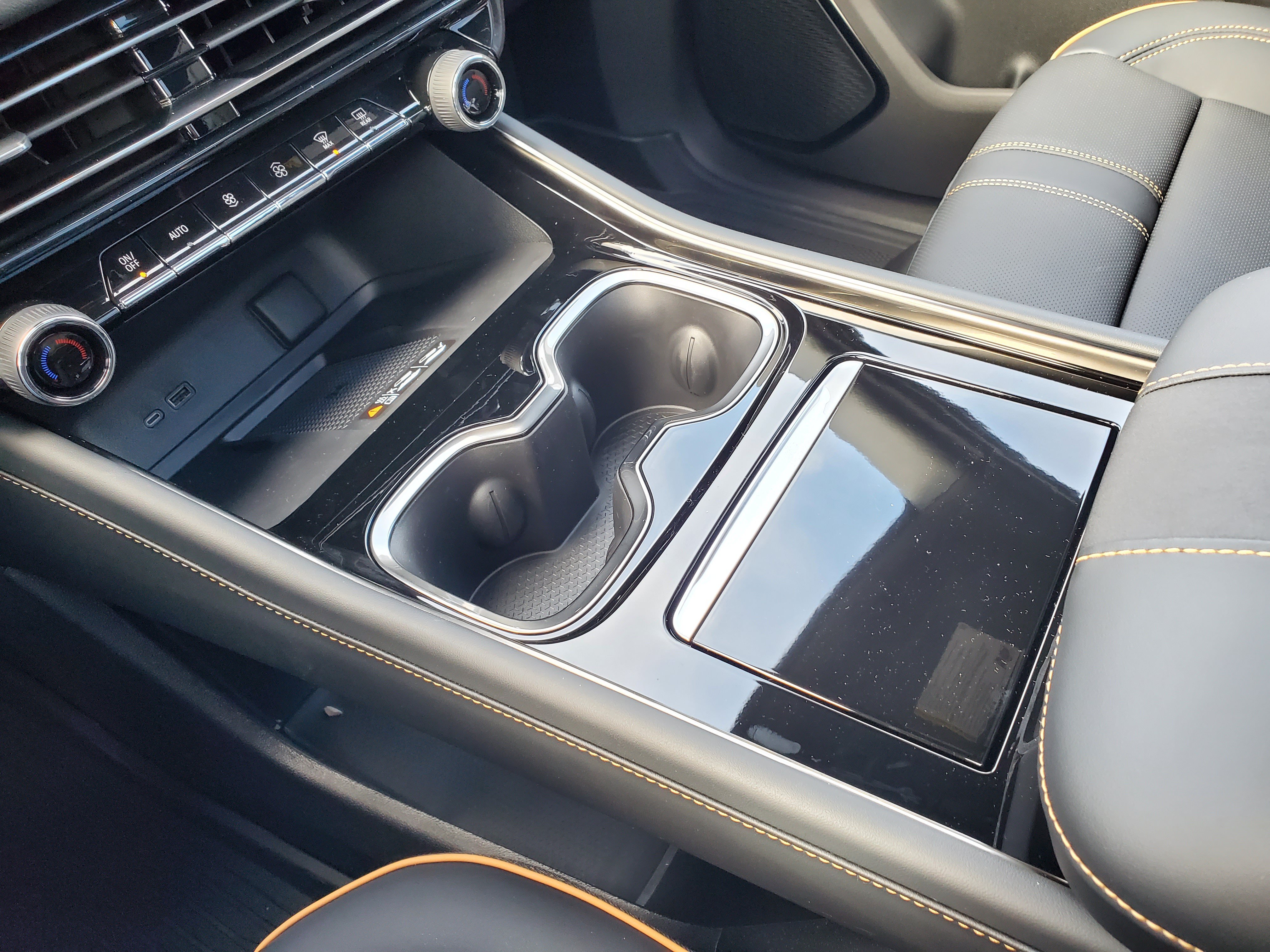 2027 Chevrolet Traverse High Country - Photo 18