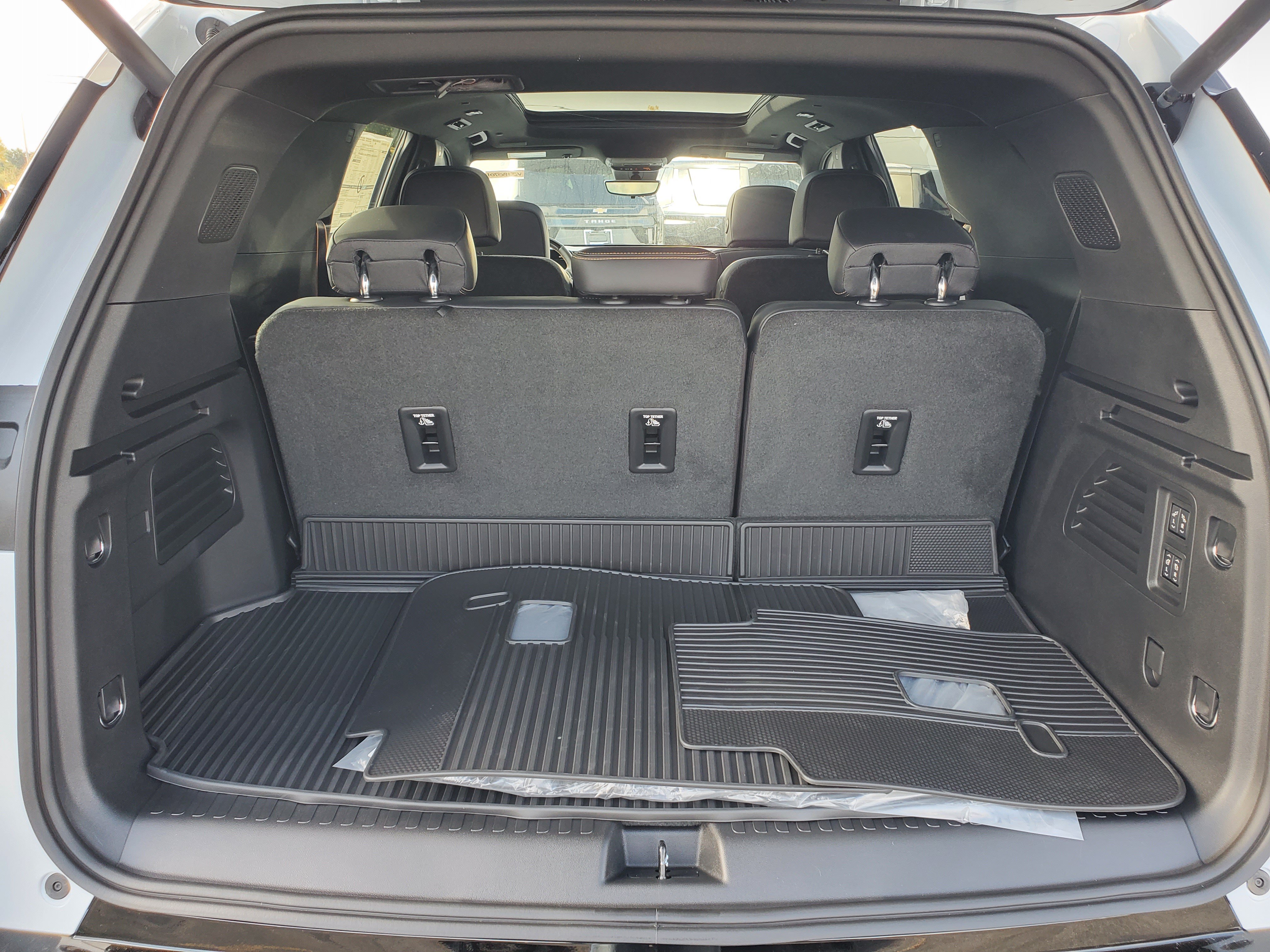 2027 Chevrolet Traverse High Country - Photo 32