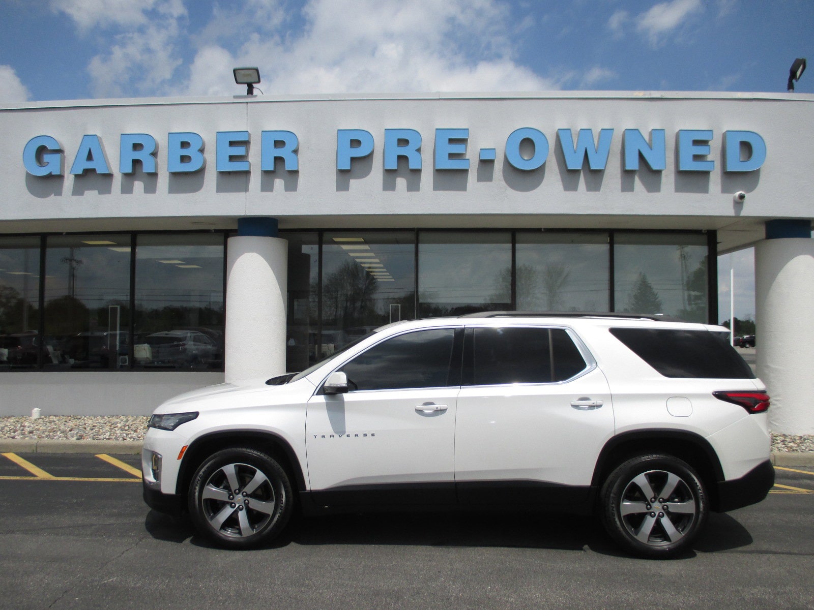 Used 2022 Chevrolet Traverse 3LT with VIN 1GNEVHKW4NJ151732 for sale in Saginaw, MI