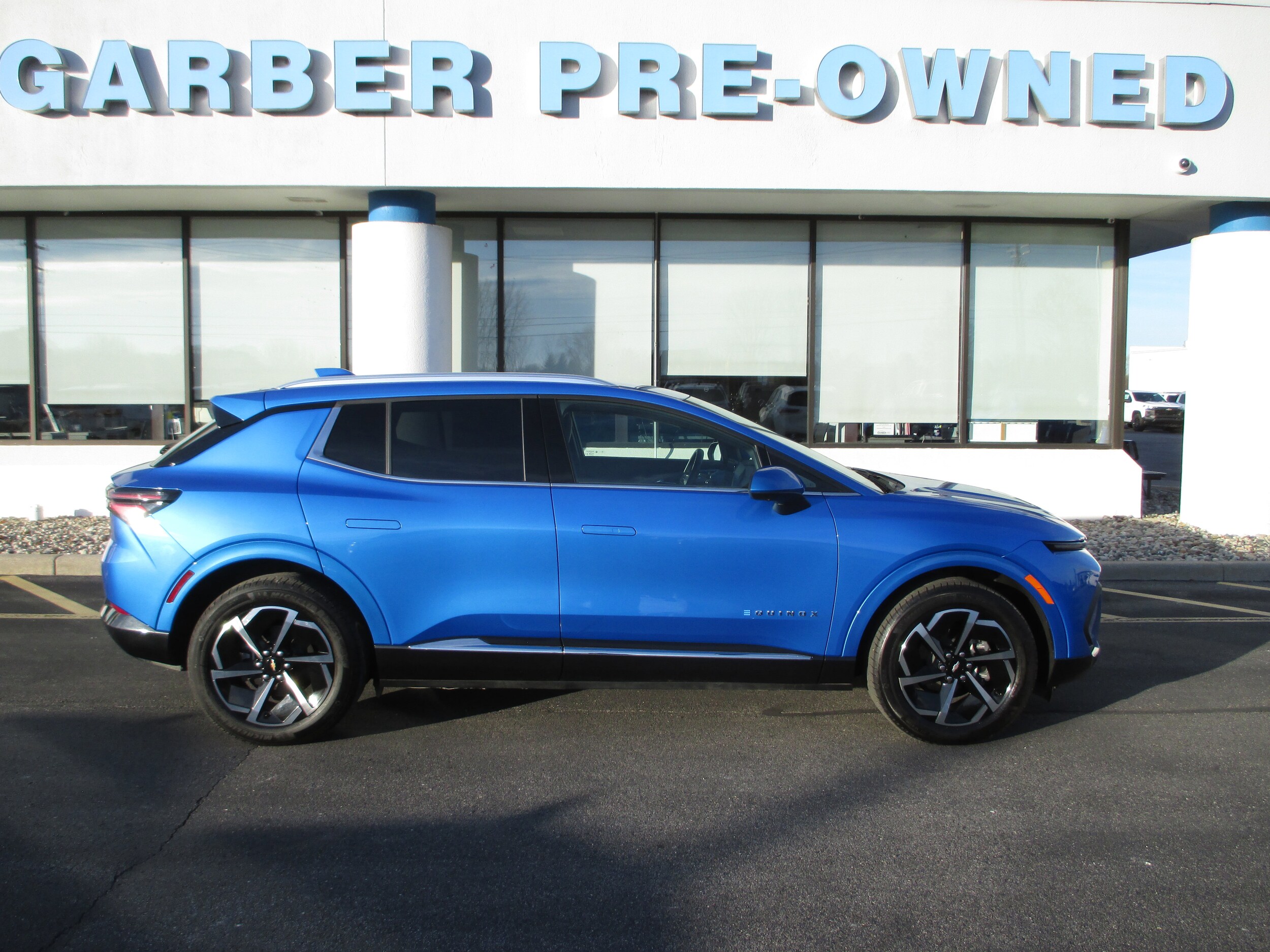 2025 Chevrolet Equinox EV 1LT photo 2