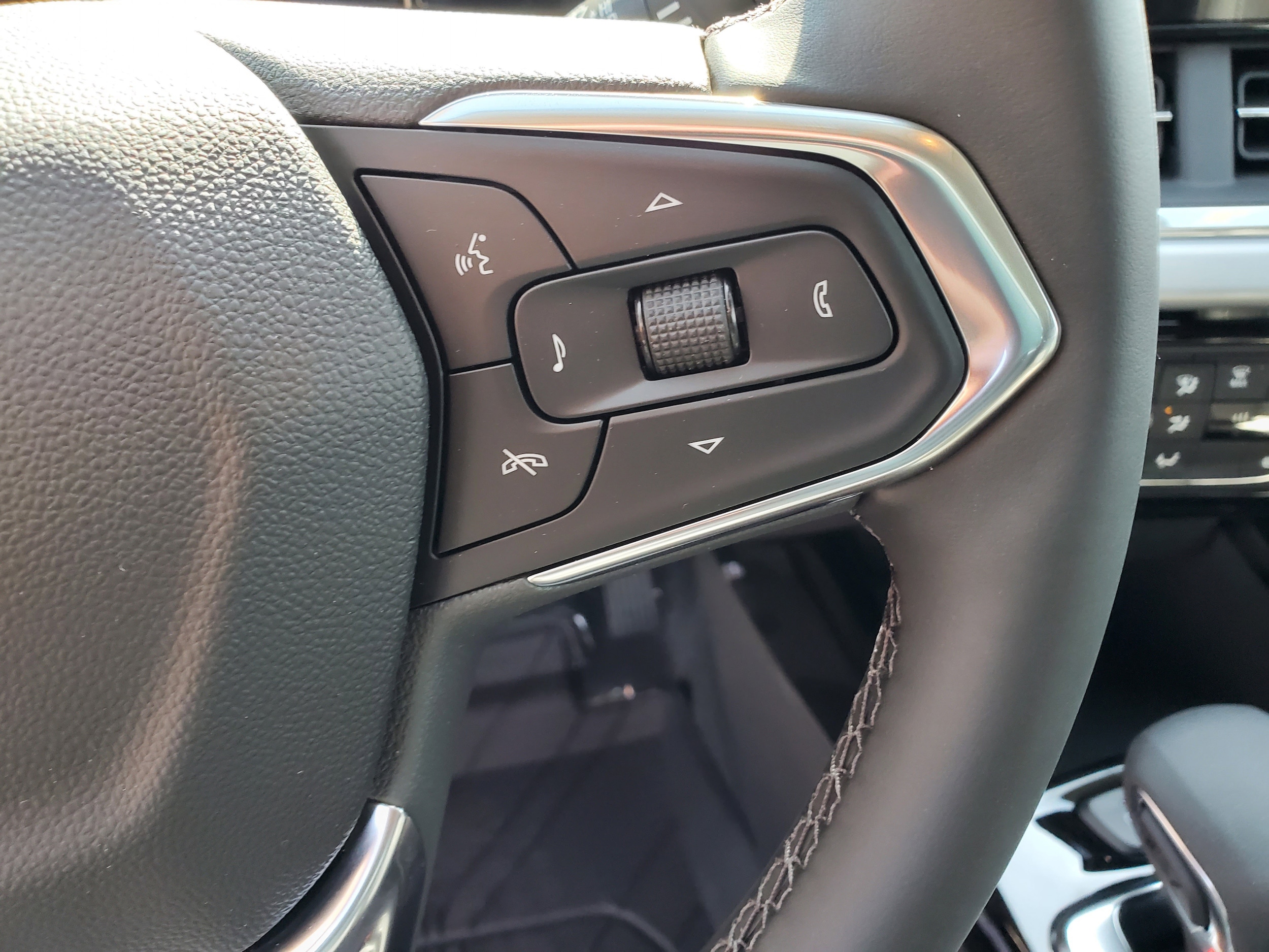 2026 Chevrolet Trax LT - Photo 13