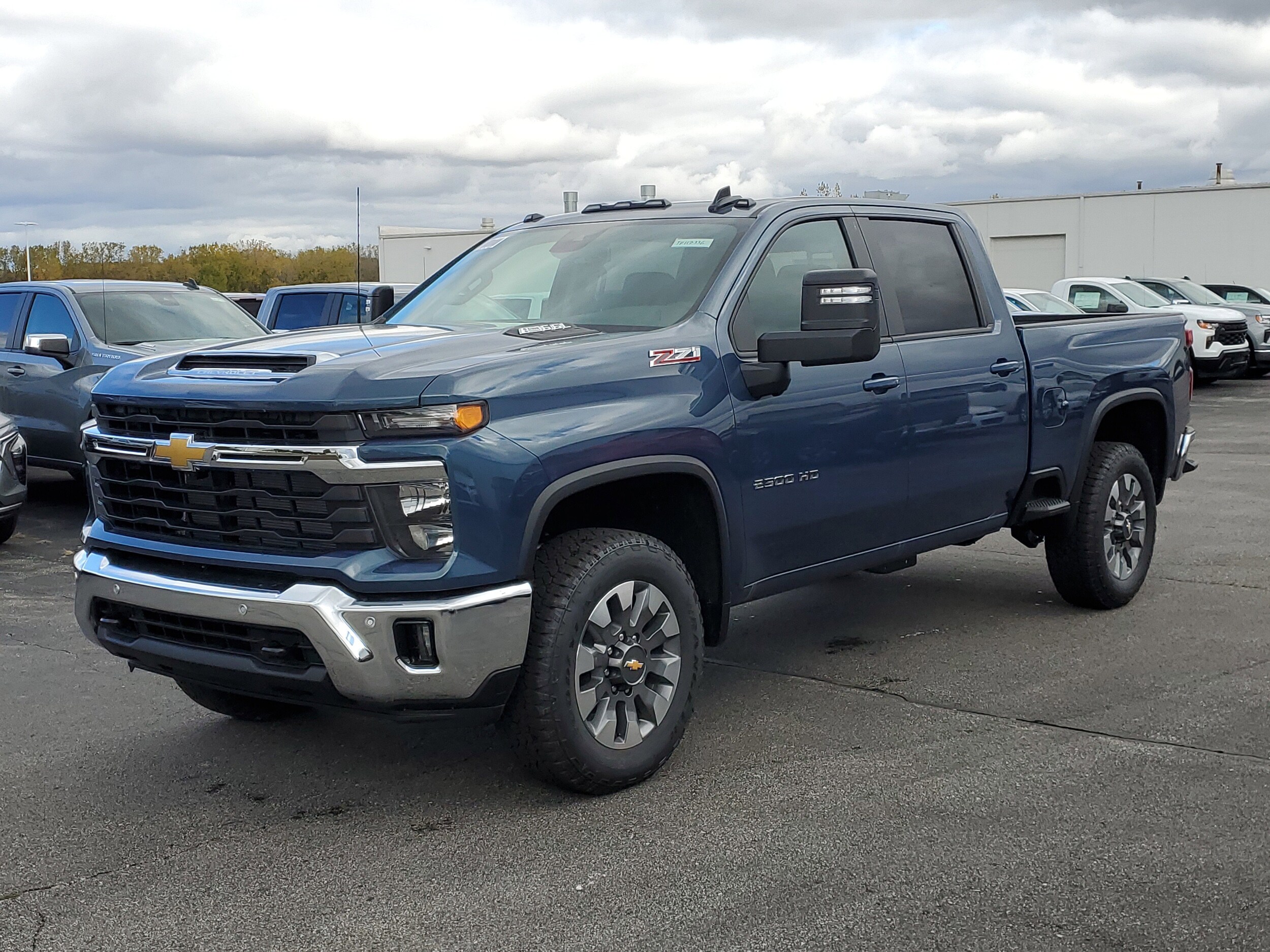 2026 Chevrolet Silverado 2500HD LT photo 2