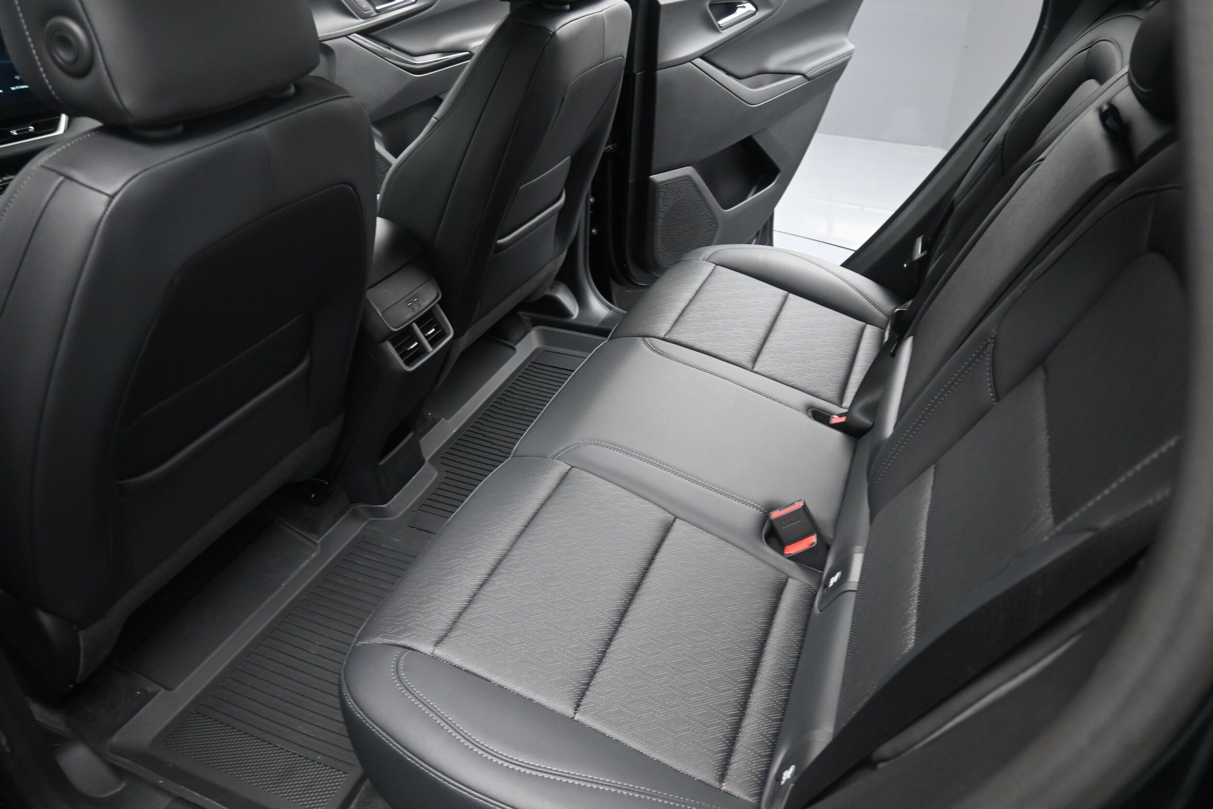 2026 Chevrolet Equinox LT - Photo 33