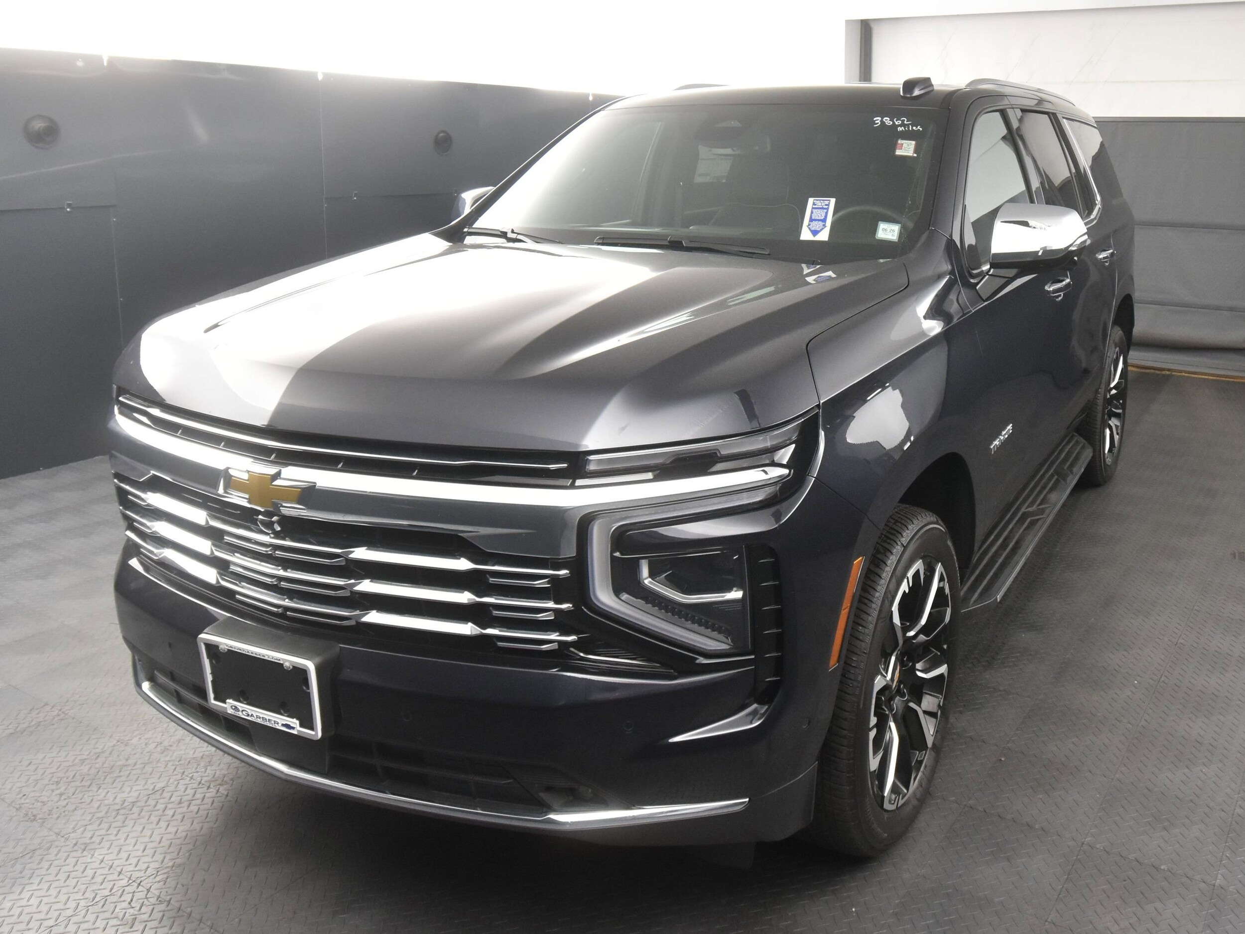 2025 Chevrolet Tahoe Premier photo 2